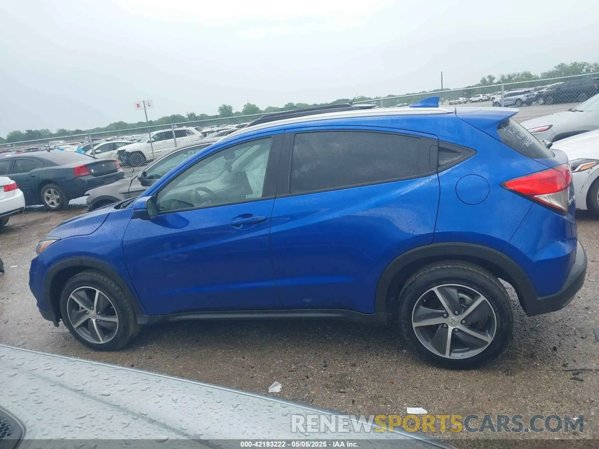 14 Photograph of a damaged car 3CZRU6H59MM745809 HONDA HR-V 2021