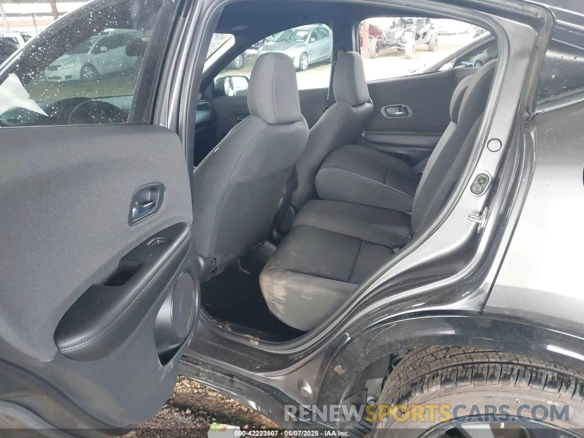 8 Photograph of a damaged car 3CZRU5H12NM714426 HONDA HR-V 2022