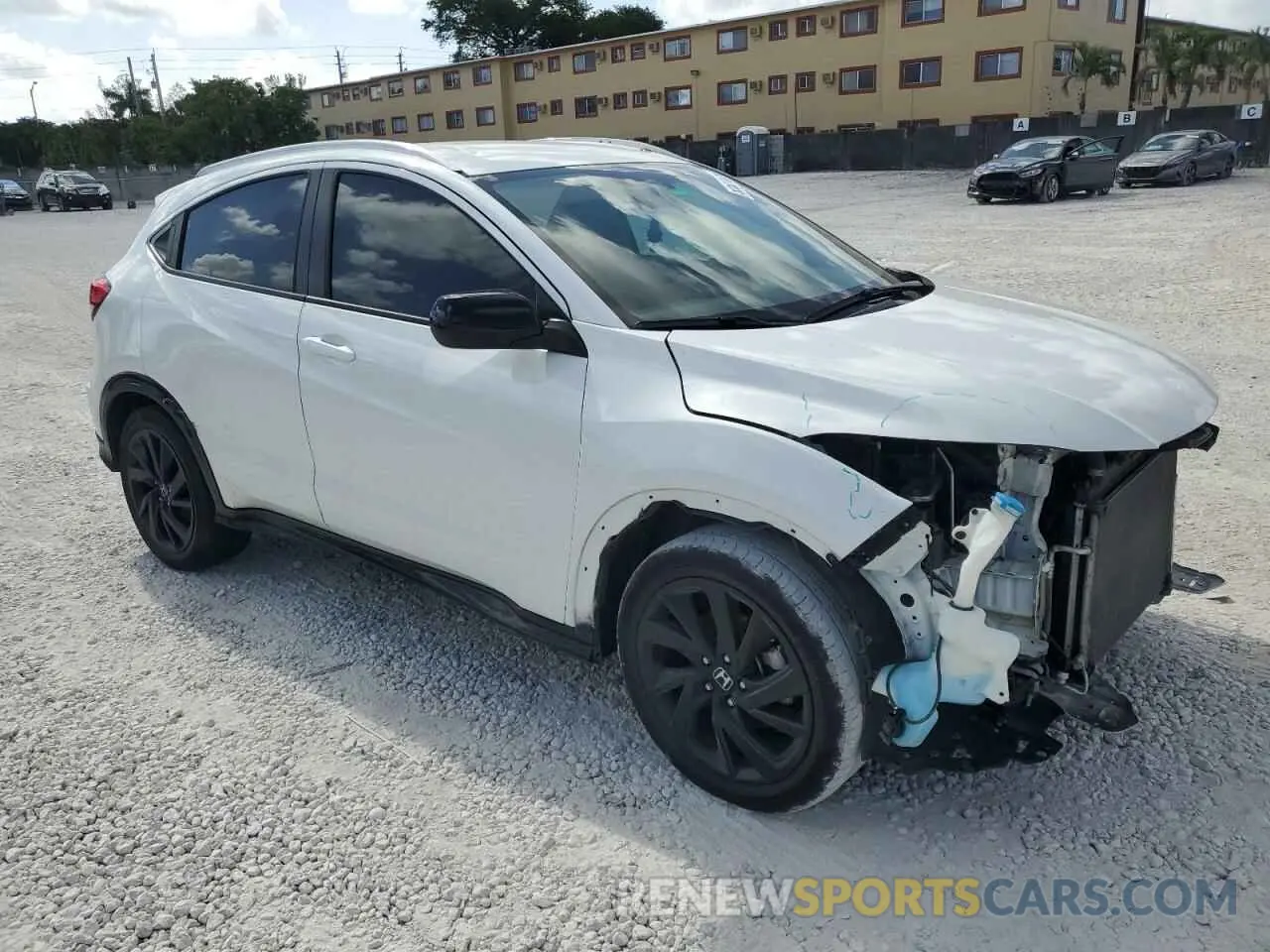 4 Photograph of a damaged car 3CZRU5H16NM730421 HONDA HR-V 2022