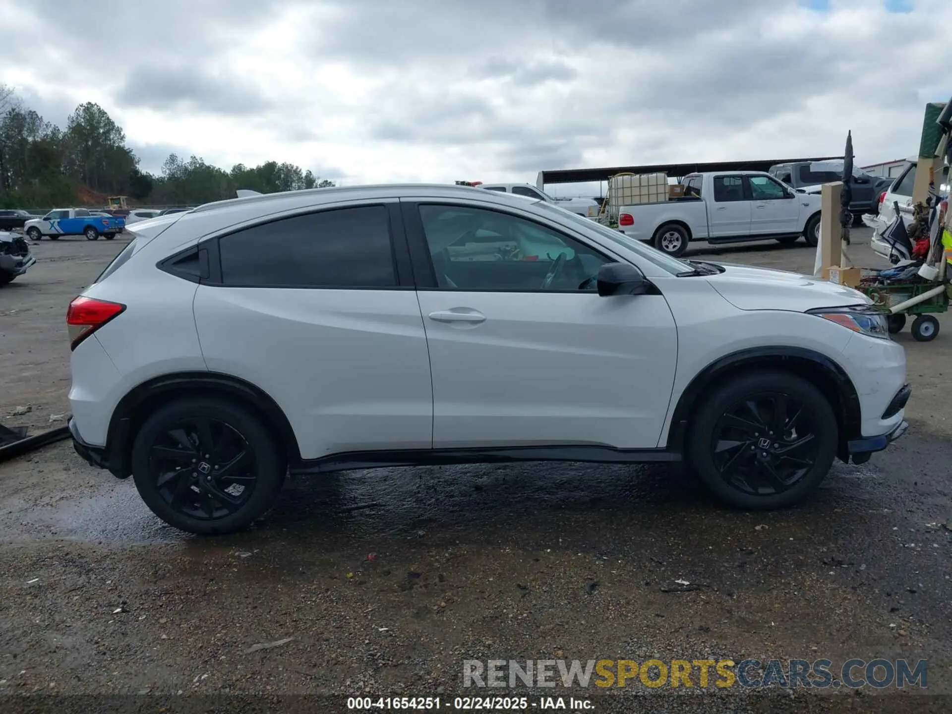14 Photograph of a damaged car 3CZRU5H16NM742181 HONDA HR-V 2022
