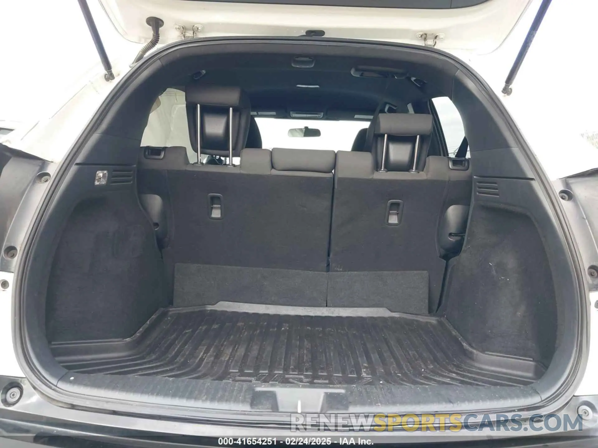 18 Photograph of a damaged car 3CZRU5H16NM742181 HONDA HR-V 2022