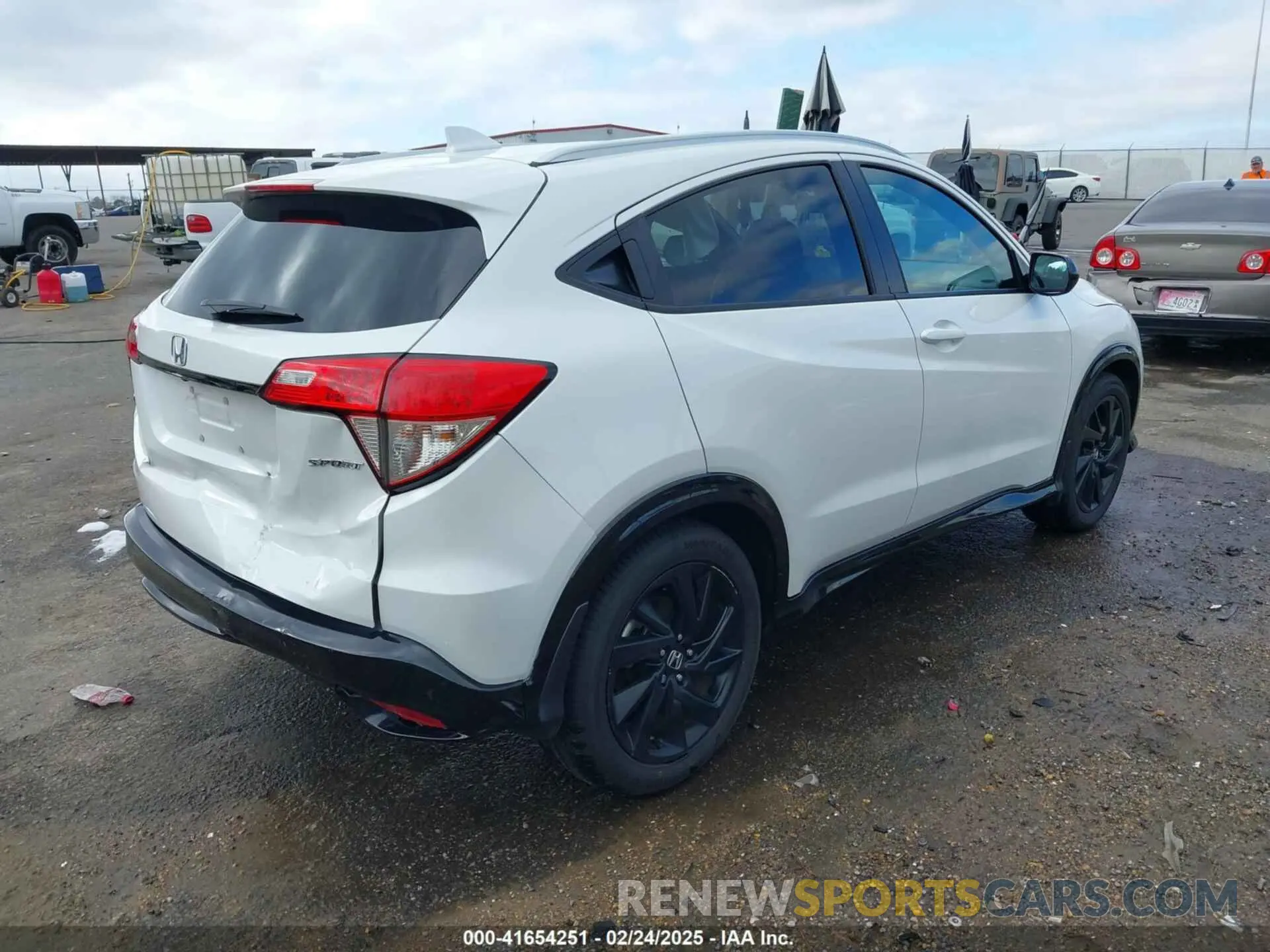4 Photograph of a damaged car 3CZRU5H16NM742181 HONDA HR-V 2022