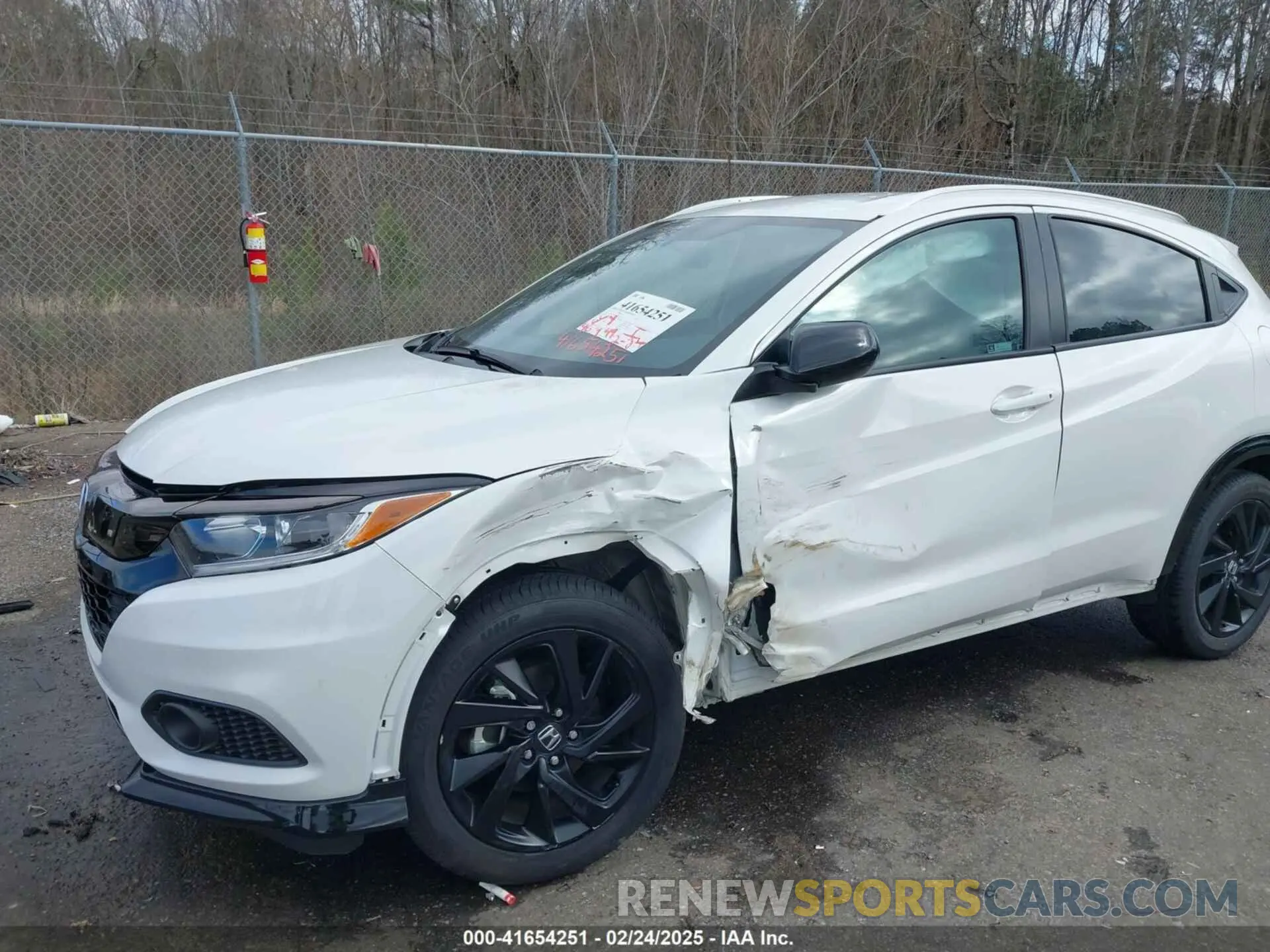 6 Photograph of a damaged car 3CZRU5H16NM742181 HONDA HR-V 2022