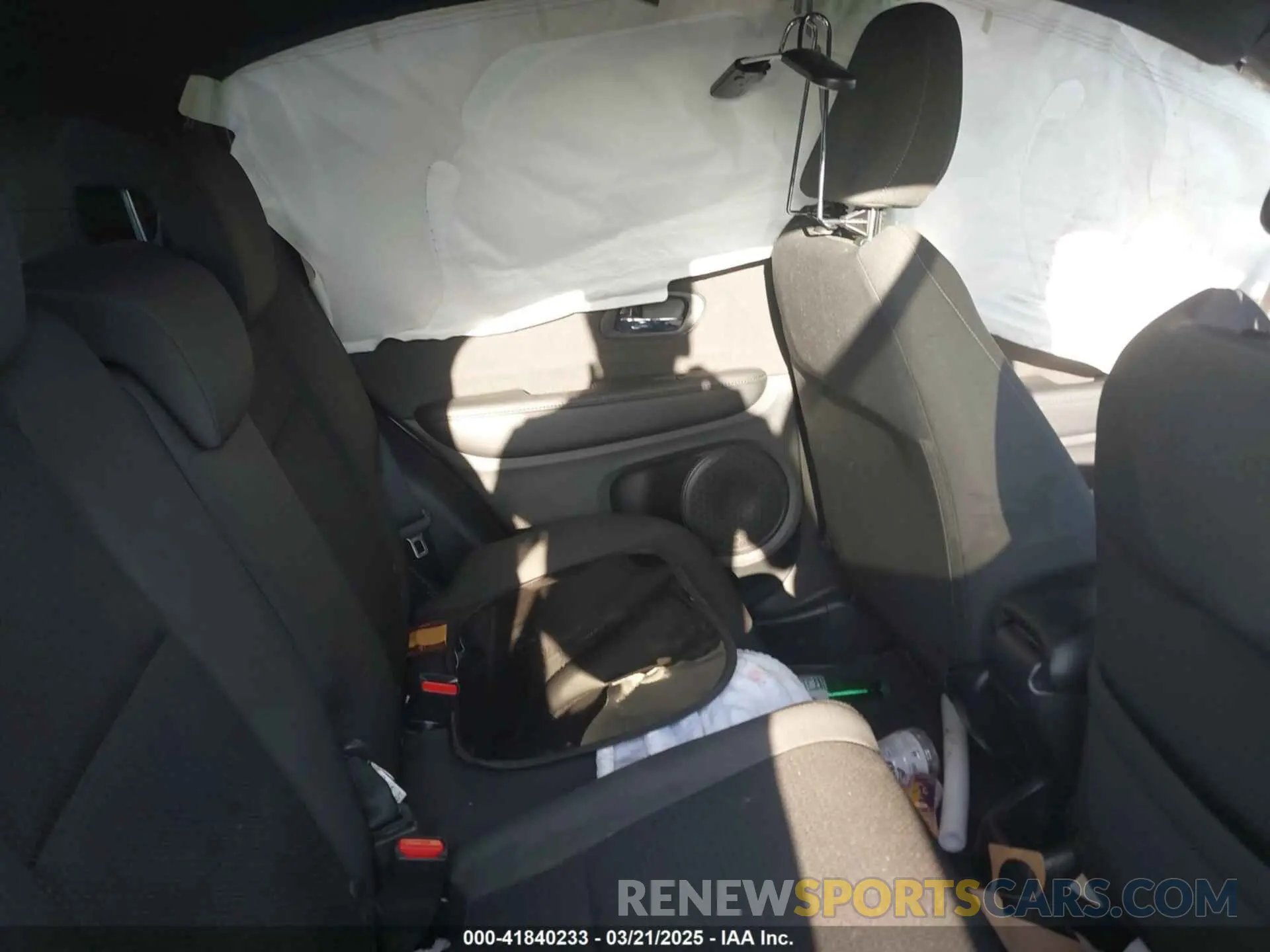 8 Photograph of a damaged car 3CZRU5H19NM701611 HONDA HR-V 2022