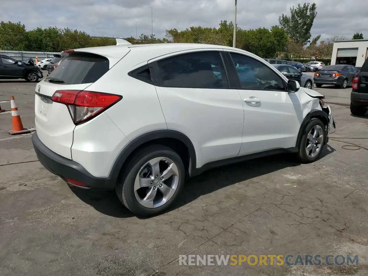 3 Photograph of a damaged car 3CZRU5H30NM721778 HONDA HR-V 2022