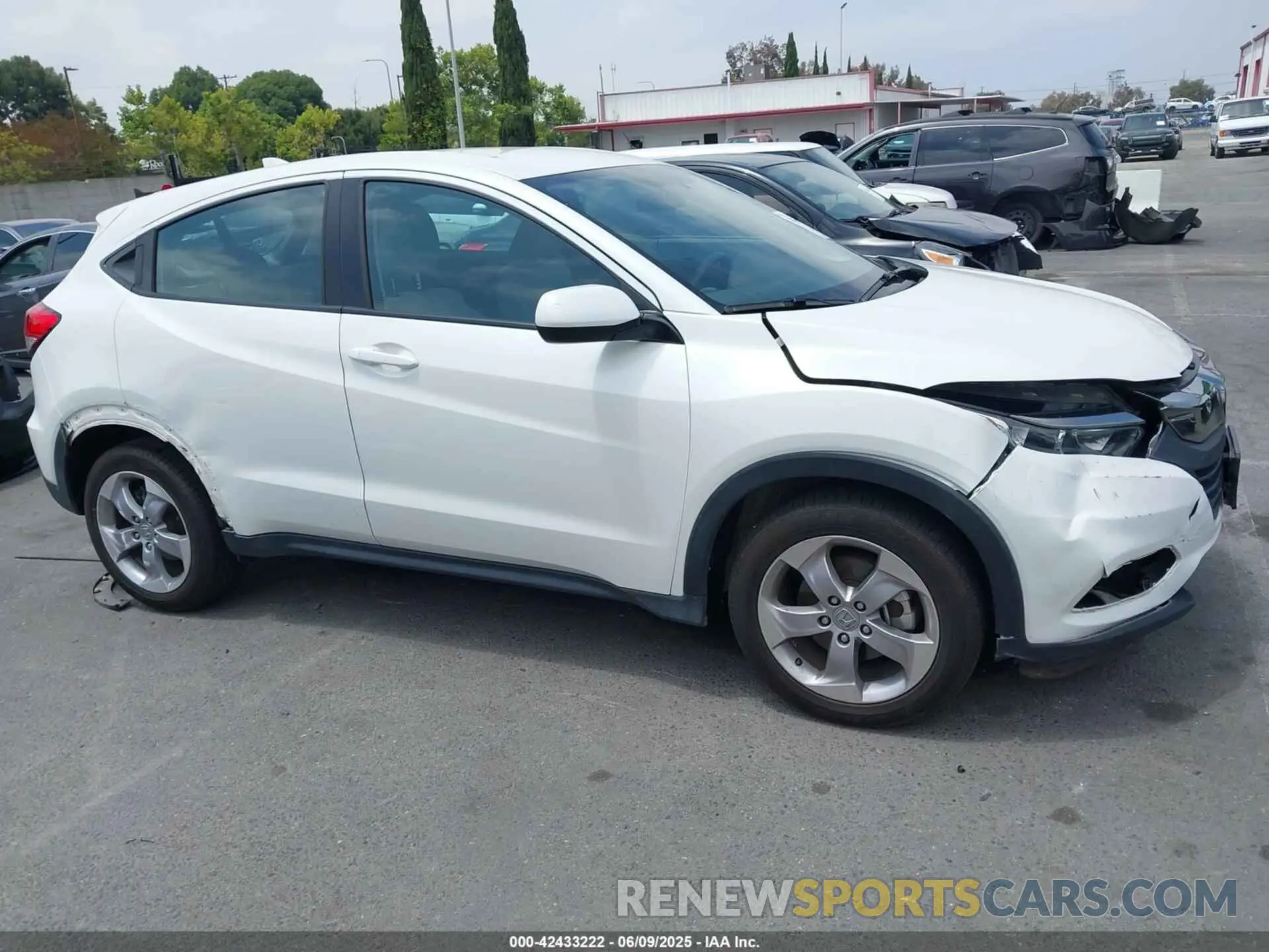 14 Photograph of a damaged car 3CZRU5H31NM731526 HONDA HR-V 2022