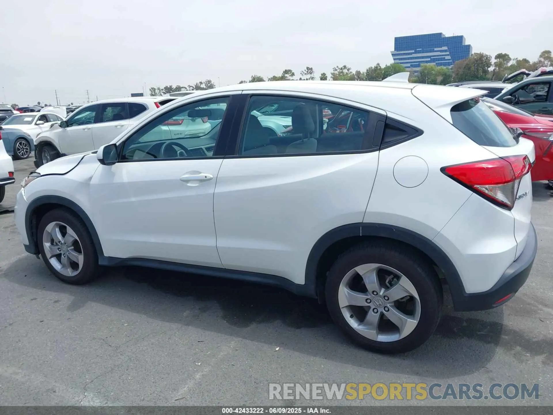 15 Photograph of a damaged car 3CZRU5H31NM731526 HONDA HR-V 2022