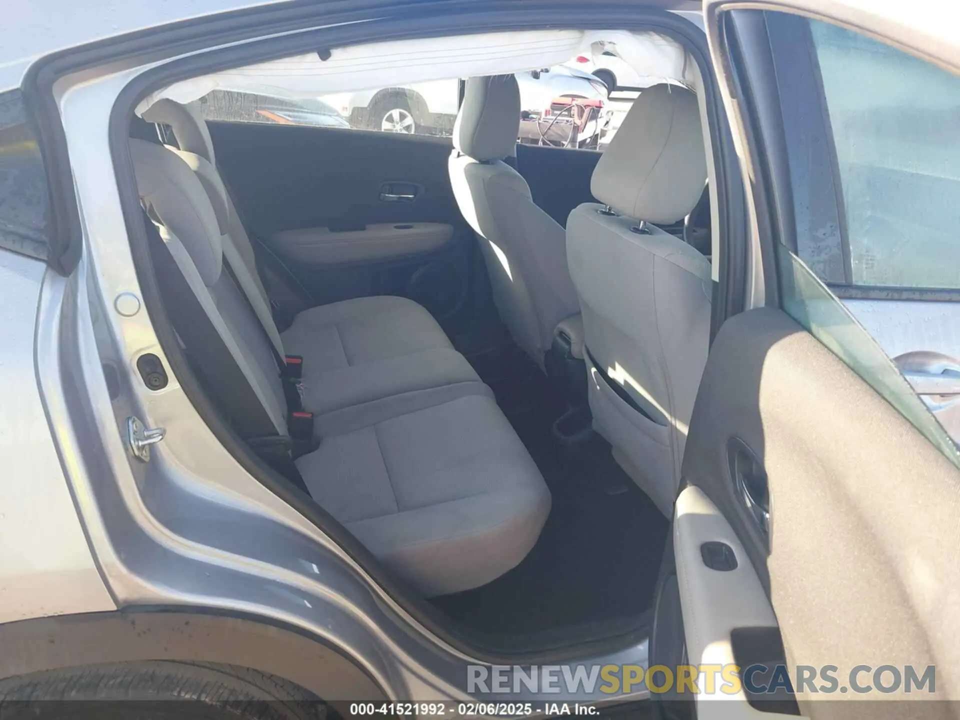 8 Photograph of a damaged car 3CZRU5H33NM709544 HONDA HR-V 2022