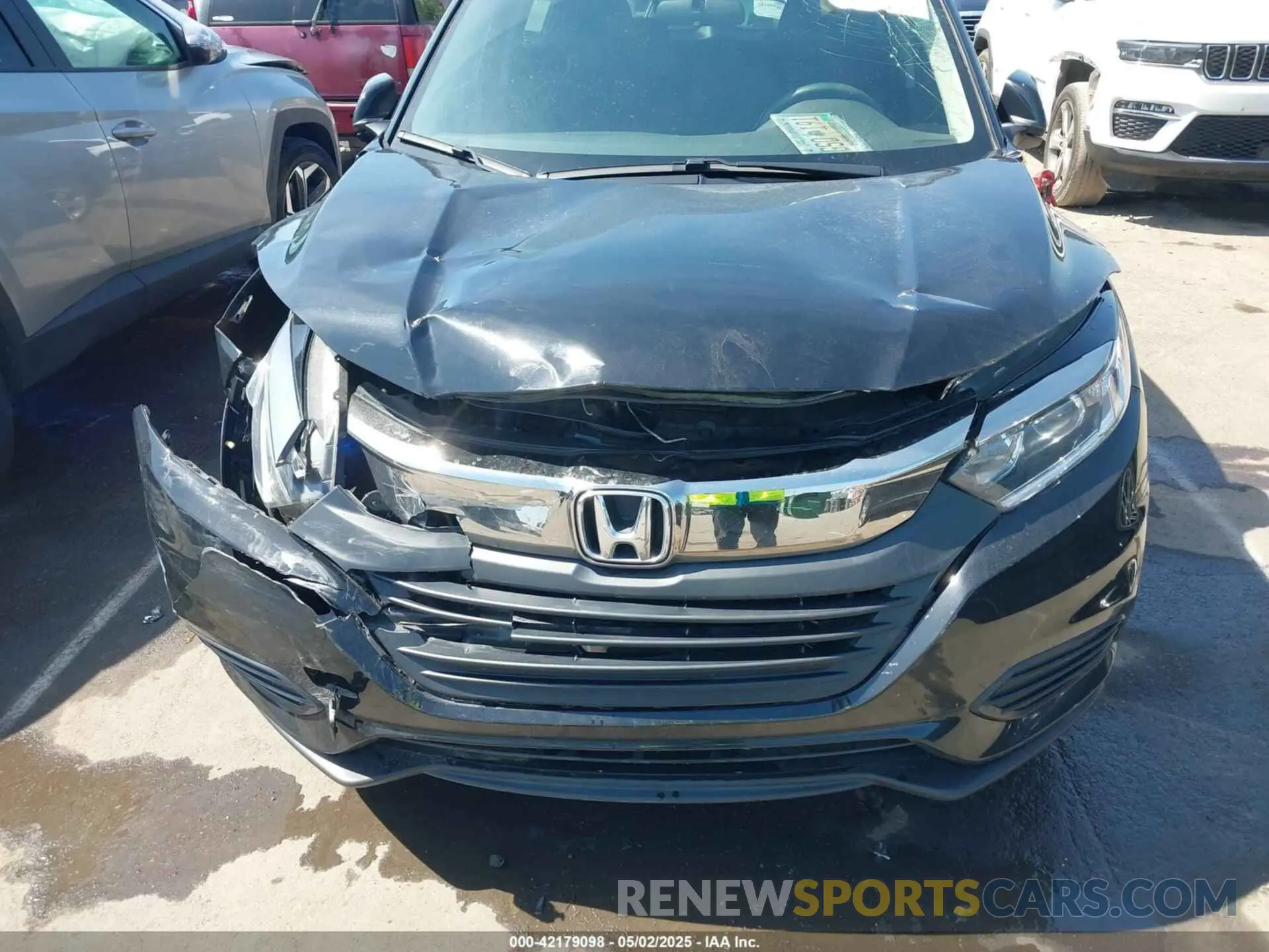 11 Photograph of a damaged car 3CZRU5H33NM717434 HONDA HR-V 2022