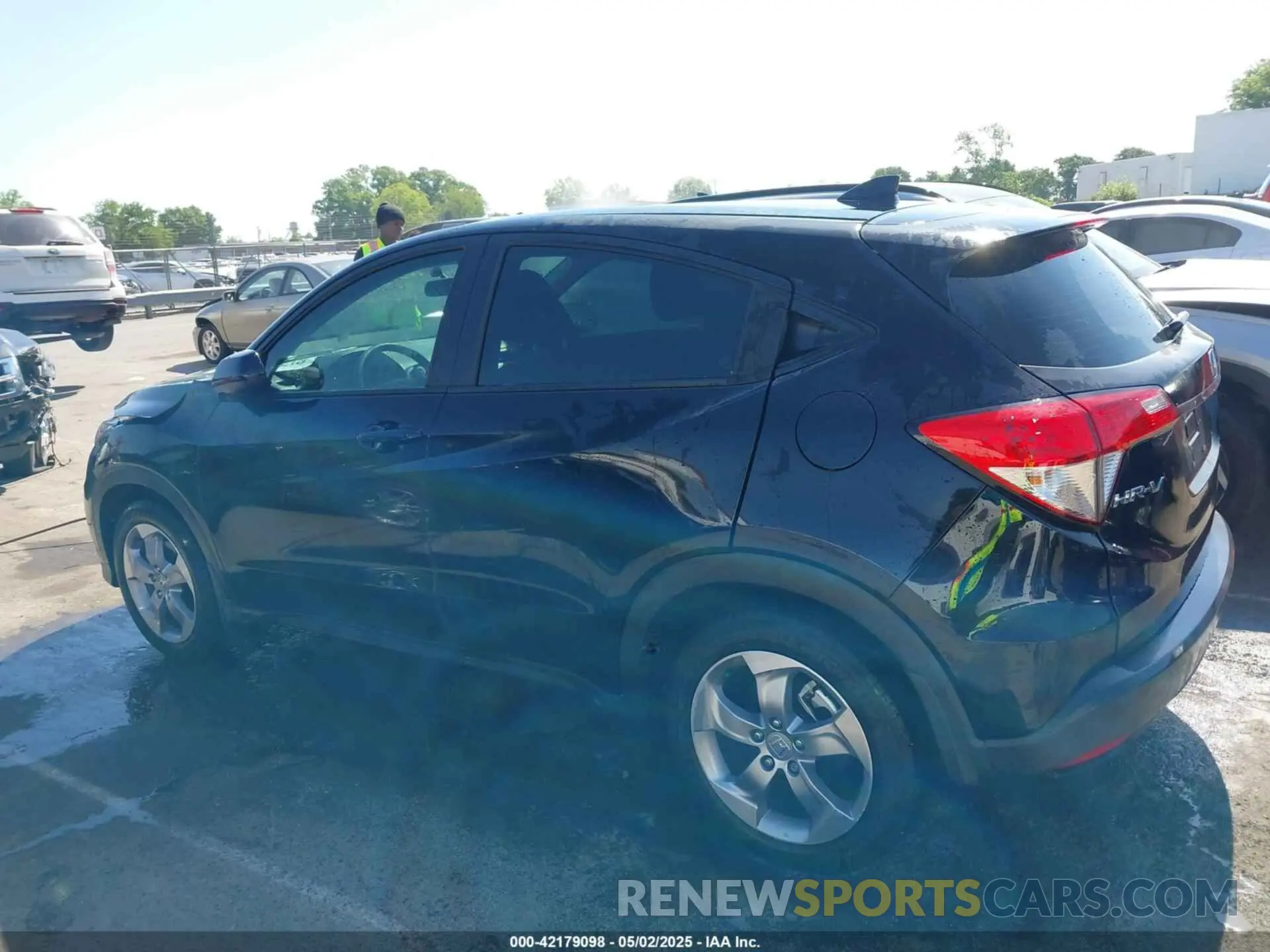 13 Photograph of a damaged car 3CZRU5H33NM717434 HONDA HR-V 2022