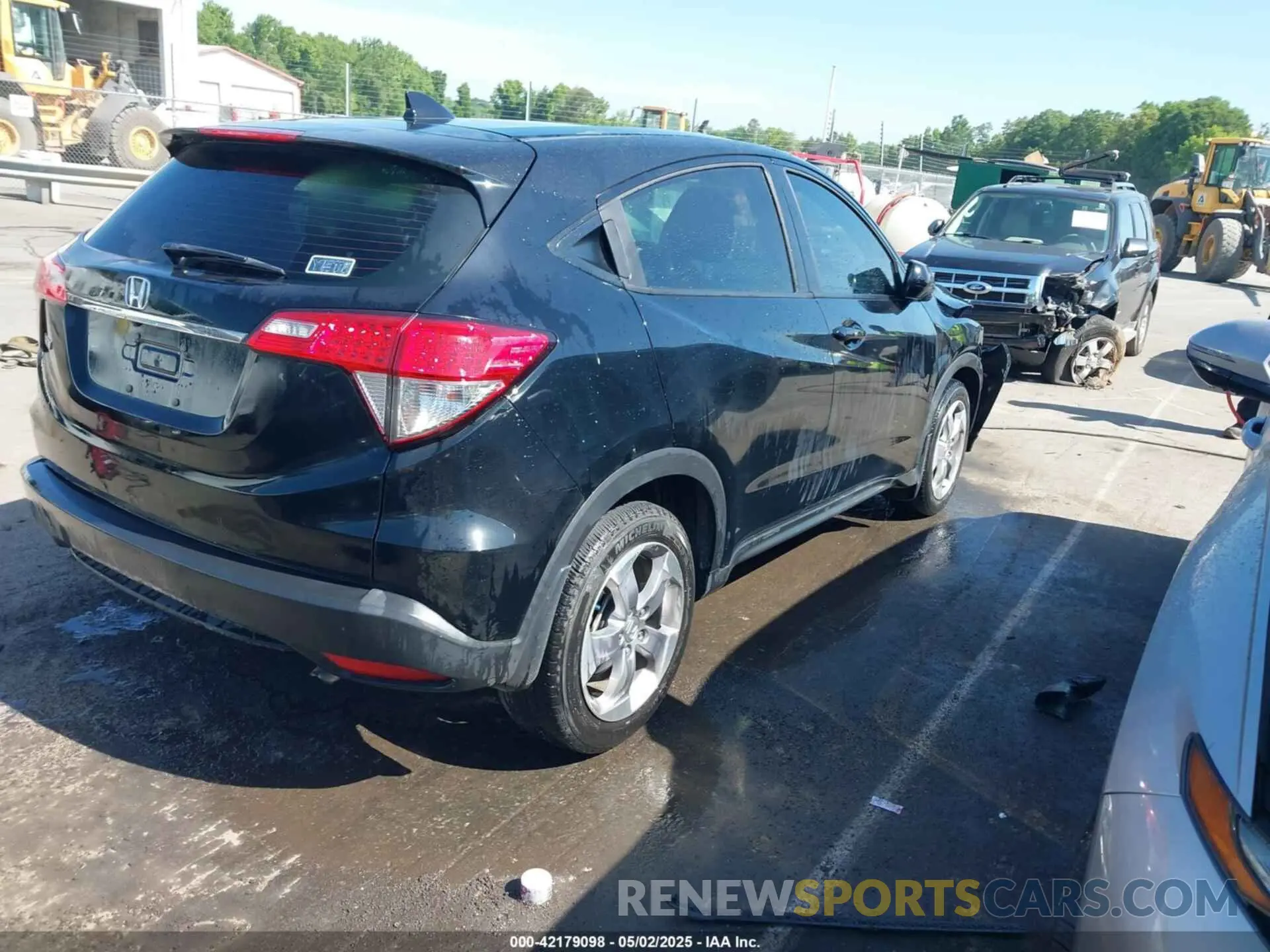 4 Photograph of a damaged car 3CZRU5H33NM717434 HONDA HR-V 2022