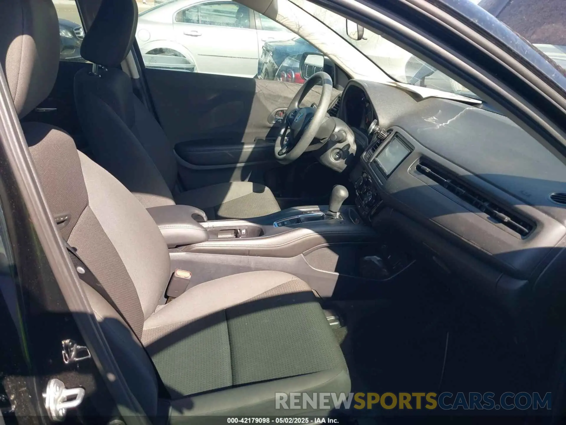 5 Photograph of a damaged car 3CZRU5H33NM717434 HONDA HR-V 2022