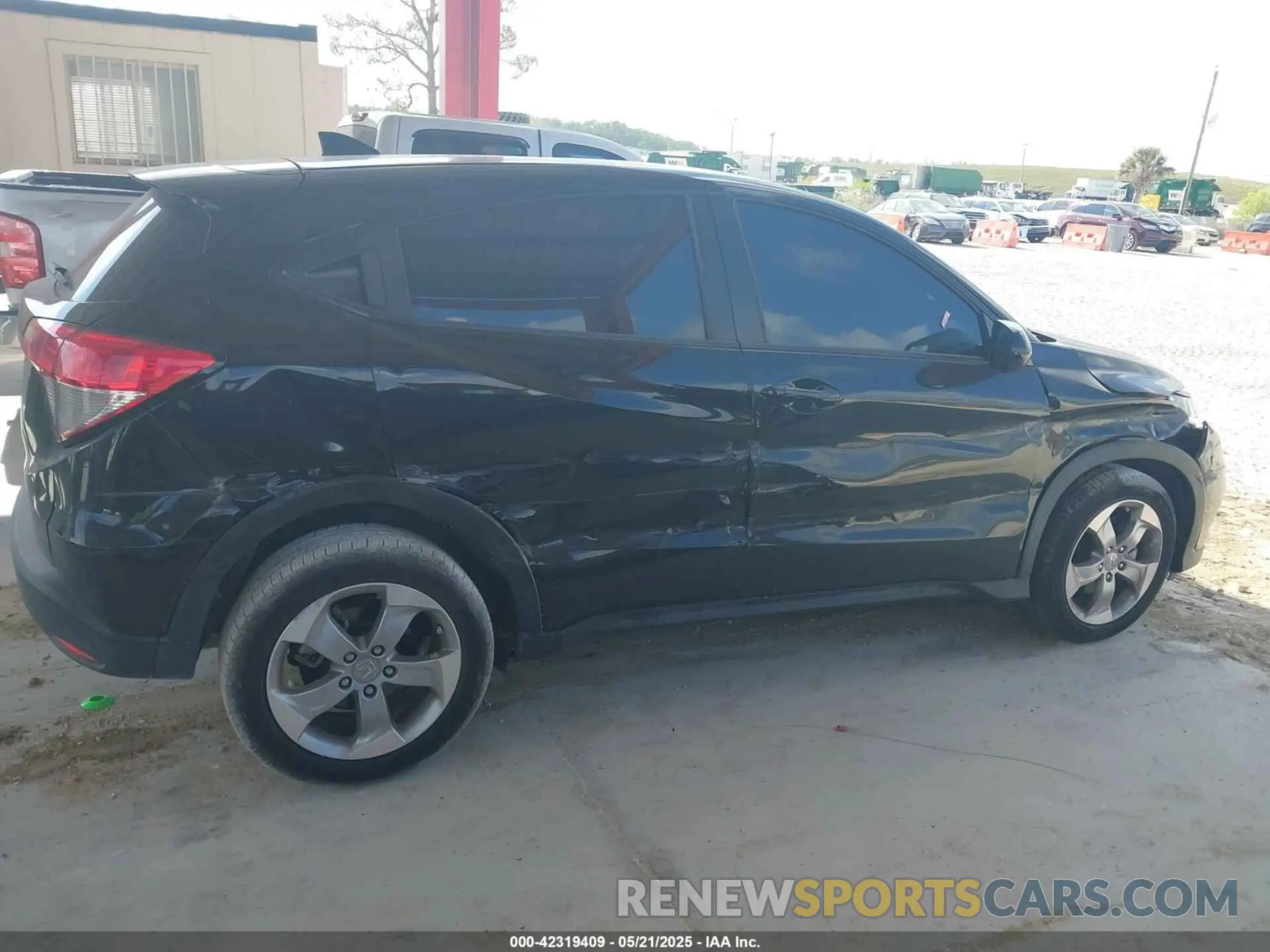 13 Photograph of a damaged car 3CZRU5H34NM704417 HONDA HR-V 2022