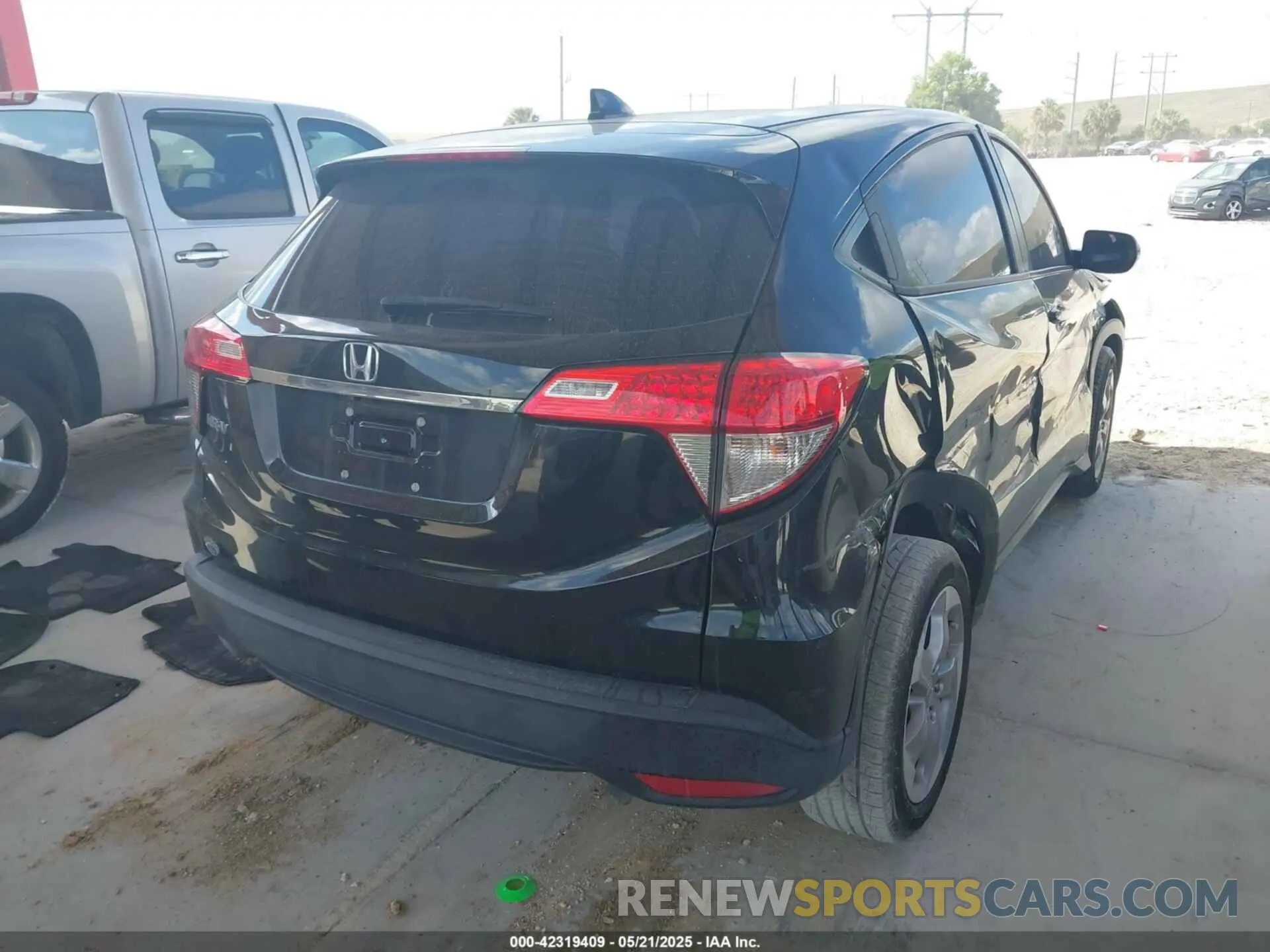 4 Photograph of a damaged car 3CZRU5H34NM704417 HONDA HR-V 2022