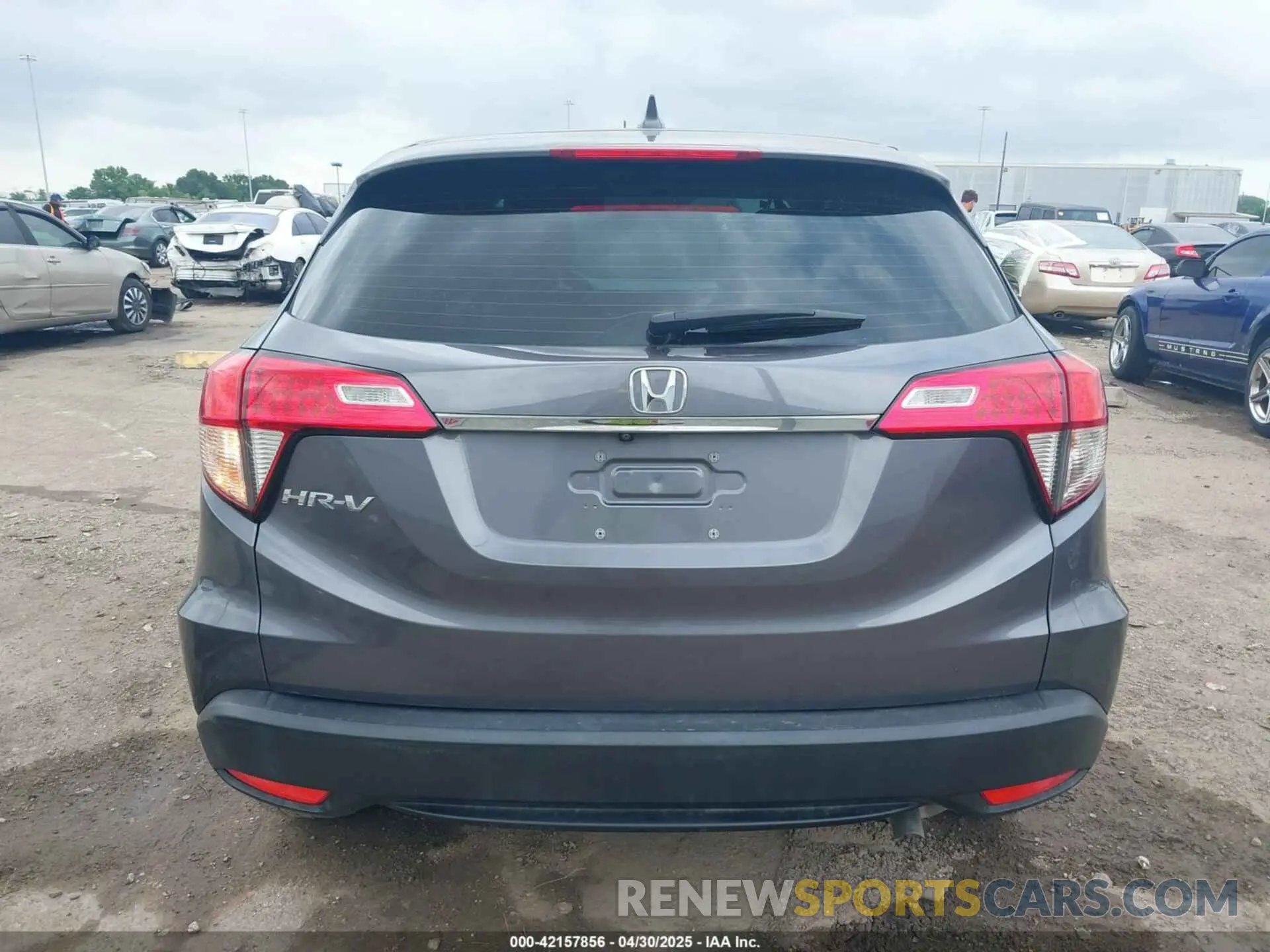 17 Photograph of a damaged car 3CZRU5H35NM703907 HONDA HR-V 2022