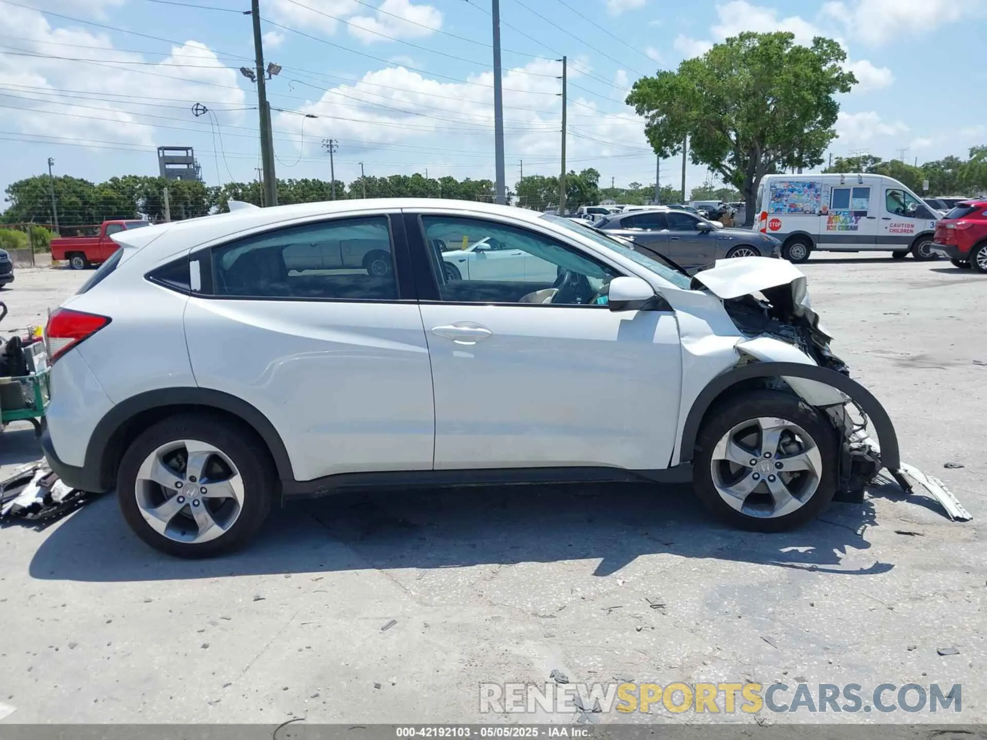 13 Photograph of a damaged car 3CZRU5H35NM741718 HONDA HR-V 2022