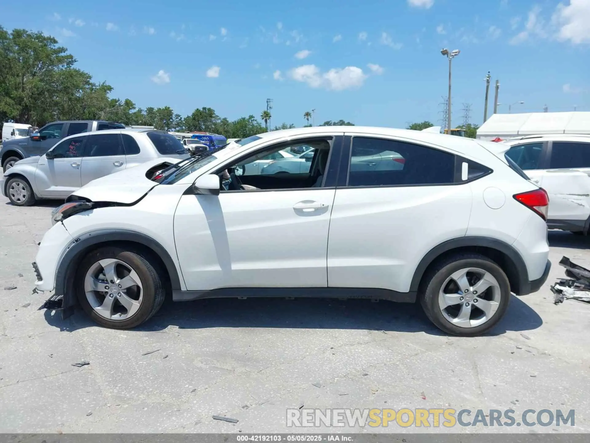 14 Photograph of a damaged car 3CZRU5H35NM741718 HONDA HR-V 2022