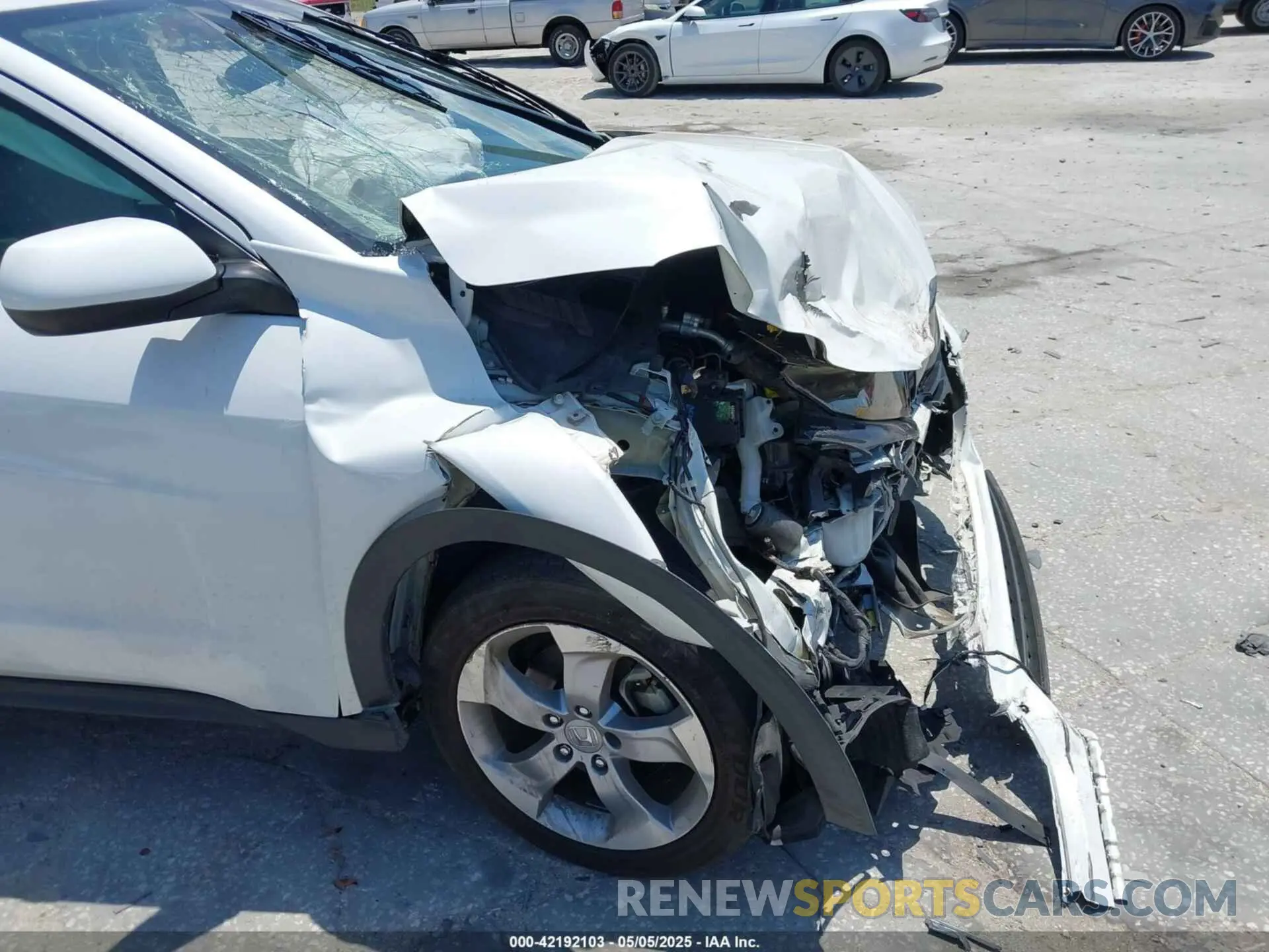 17 Photograph of a damaged car 3CZRU5H35NM741718 HONDA HR-V 2022