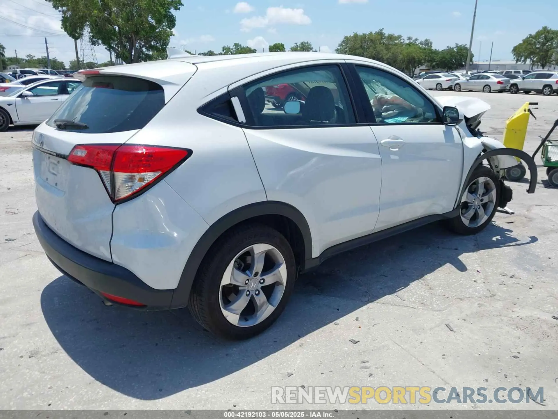 4 Photograph of a damaged car 3CZRU5H35NM741718 HONDA HR-V 2022