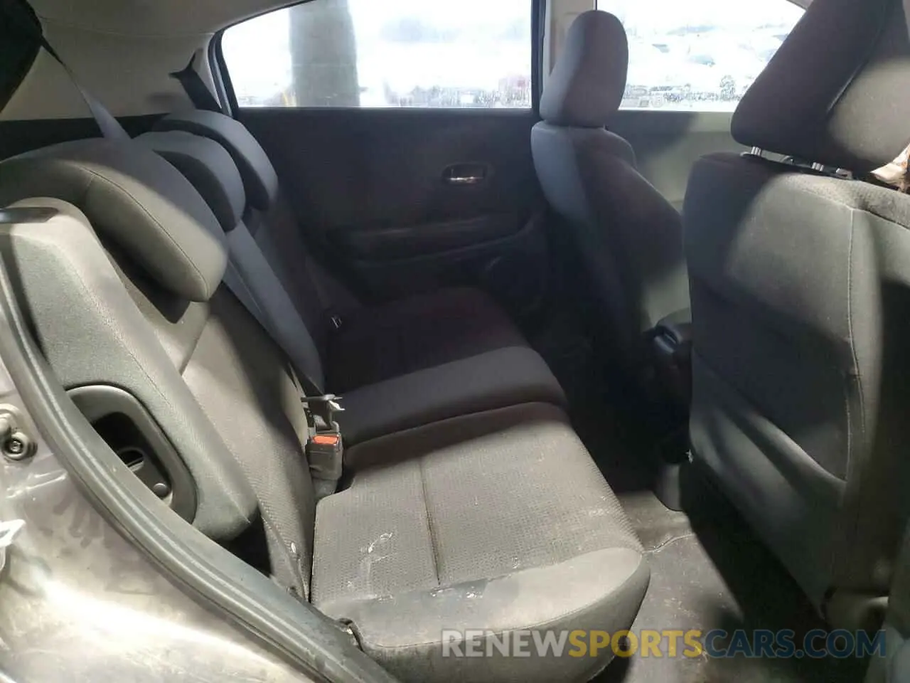 11 Photograph of a damaged car 3CZRU5H37NM745155 HONDA HR-V 2022