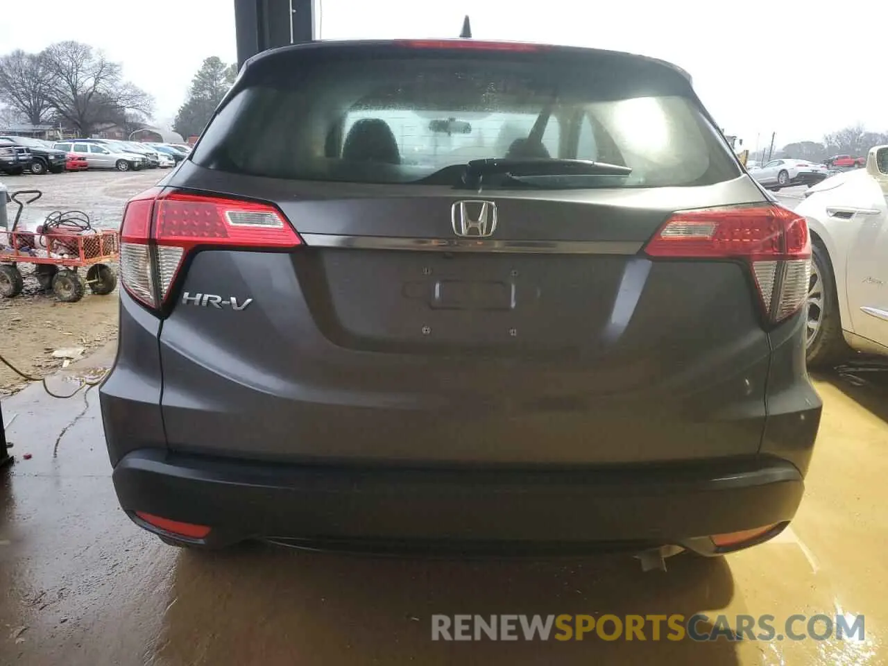 6 Photograph of a damaged car 3CZRU5H37NM745155 HONDA HR-V 2022