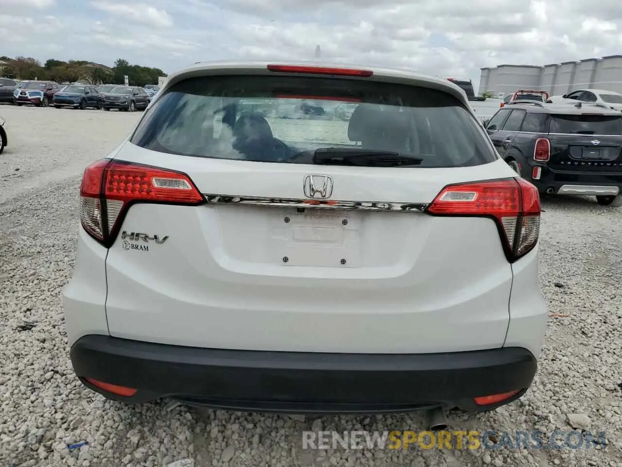 6 Photograph of a damaged car 3CZRU5H39NM700962 HONDA HR-V 2022