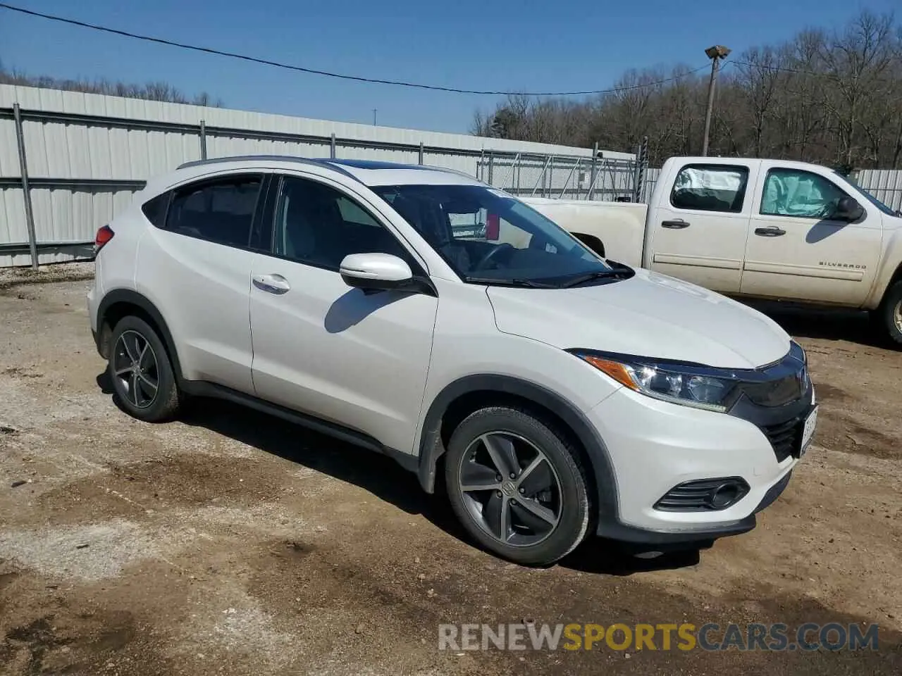4 Photograph of a damaged car 3CZRU5H51NM717224 HONDA HR-V 2022