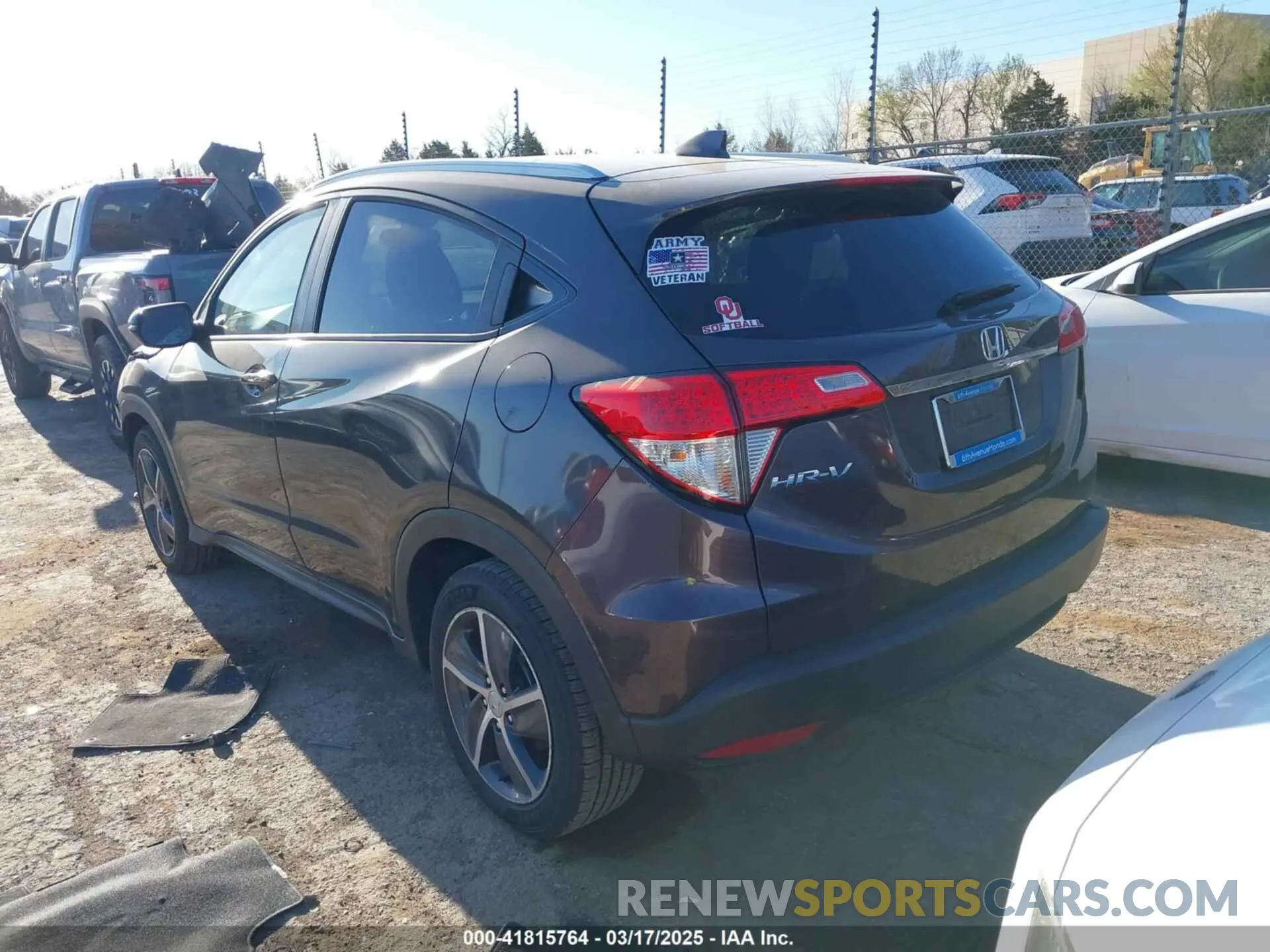 3 Photograph of a damaged car 3CZRU5H52NM722884 HONDA HR-V 2022
