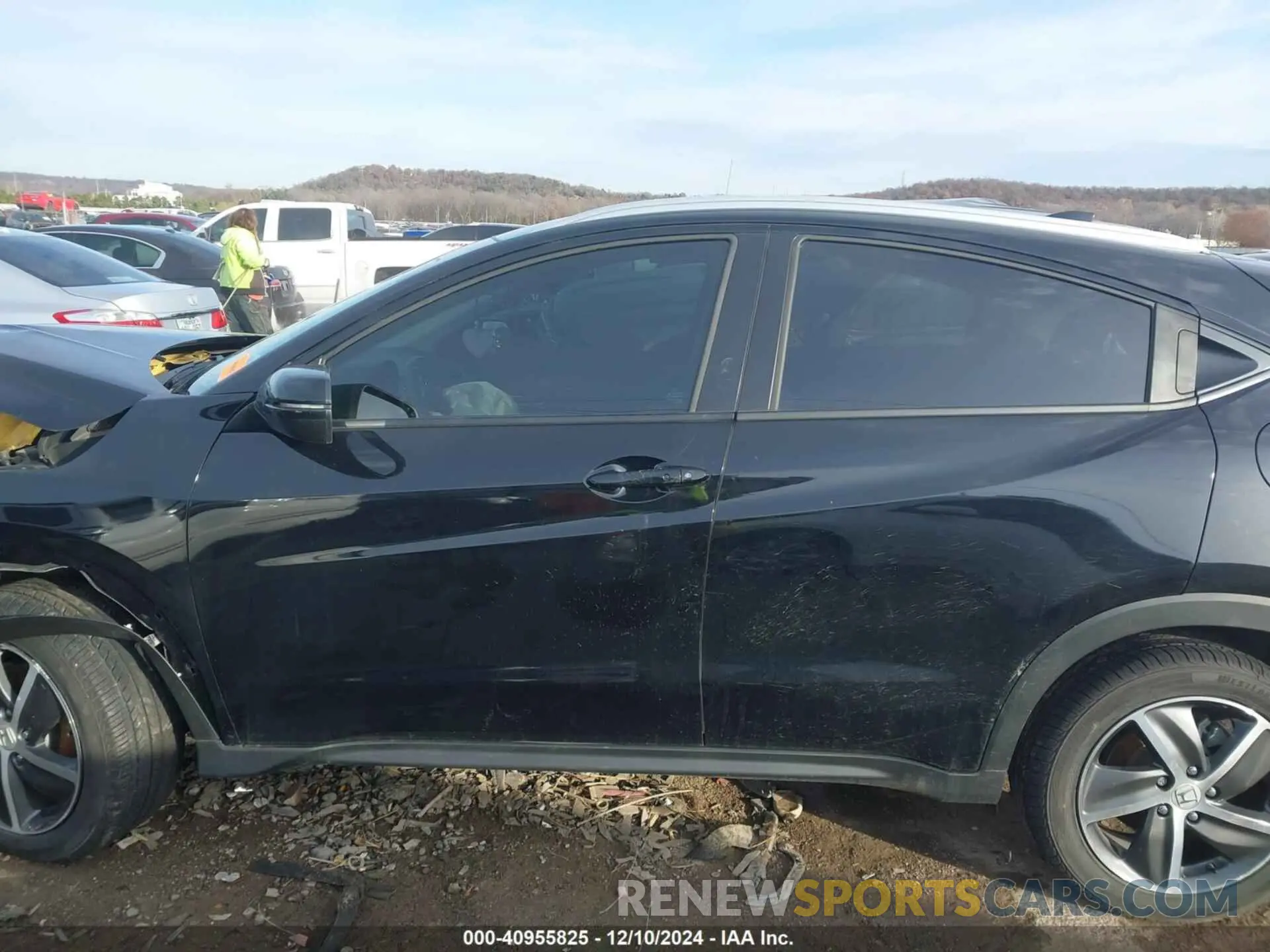 14 Photograph of a damaged car 3CZRU5H52NM742763 HONDA HR-V 2022