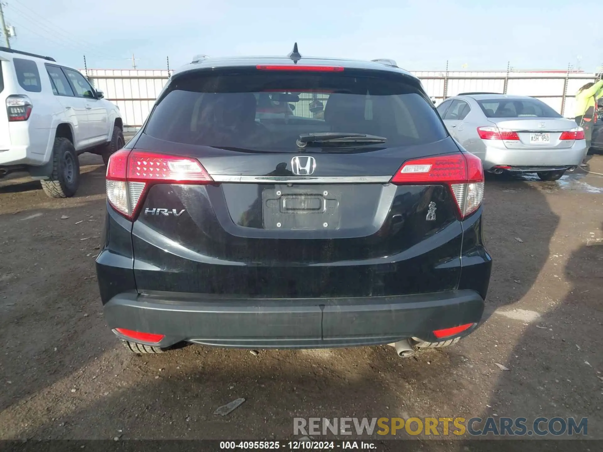 16 Photograph of a damaged car 3CZRU5H52NM742763 HONDA HR-V 2022