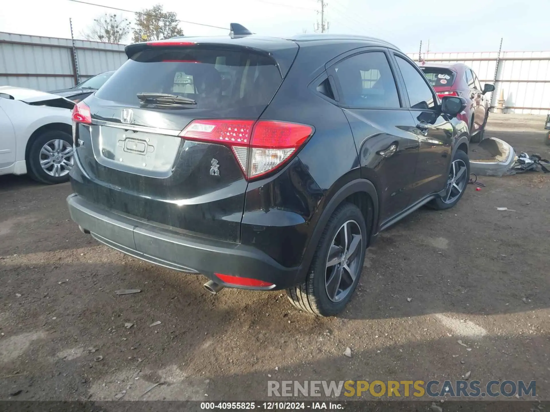 4 Photograph of a damaged car 3CZRU5H52NM742763 HONDA HR-V 2022