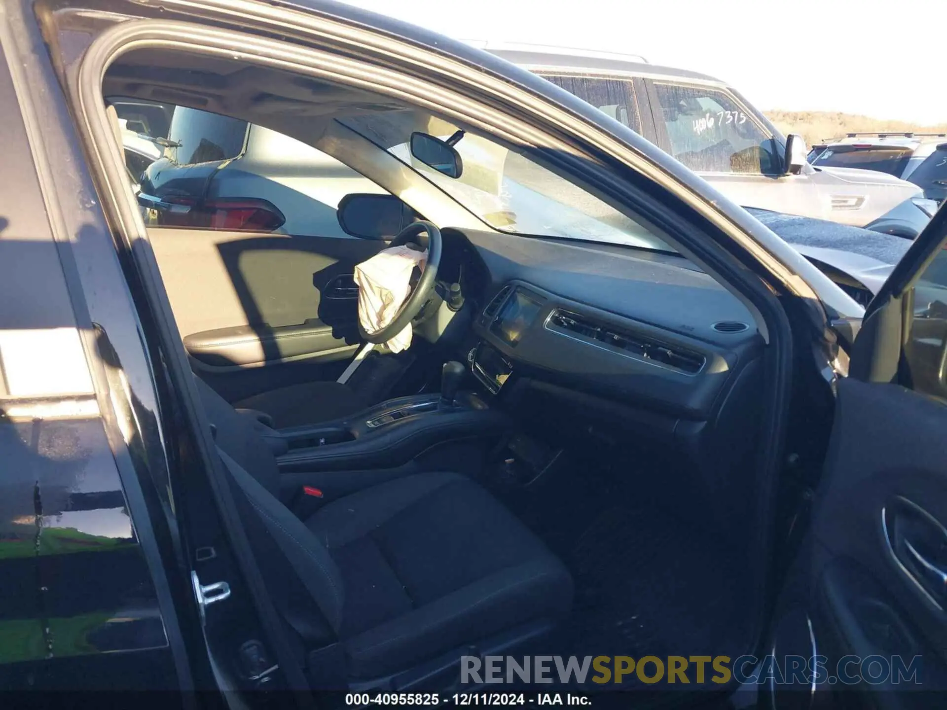 5 Photograph of a damaged car 3CZRU5H52NM742763 HONDA HR-V 2022