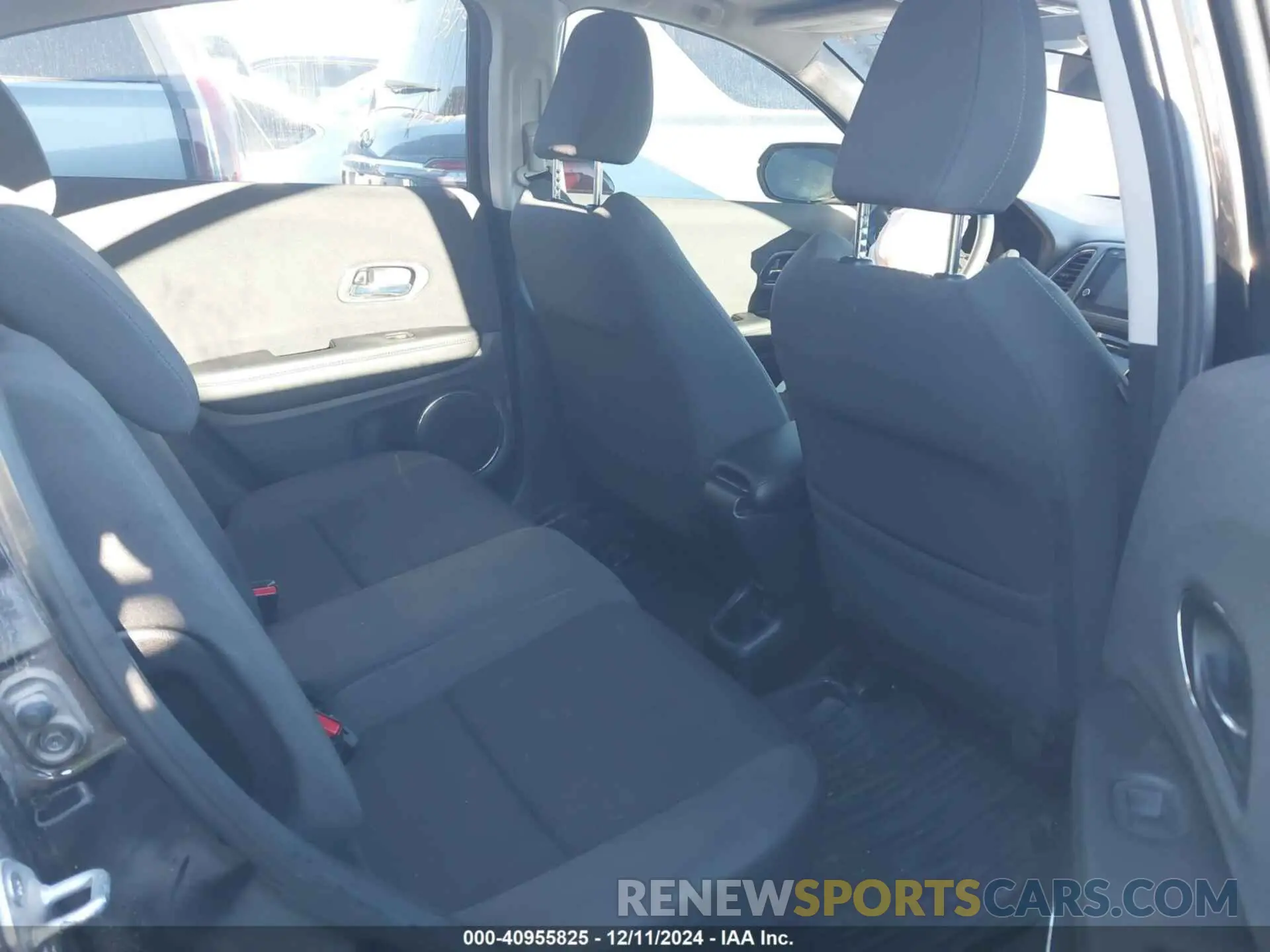 8 Photograph of a damaged car 3CZRU5H52NM742763 HONDA HR-V 2022