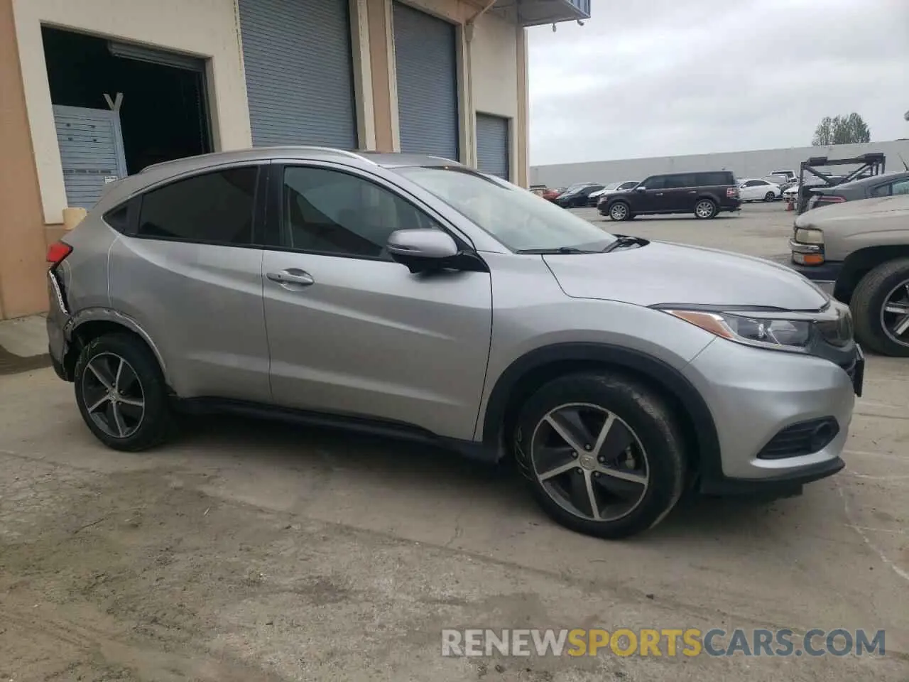 4 Photograph of a damaged car 3CZRU5H54NM738715 HONDA HR-V 2022
