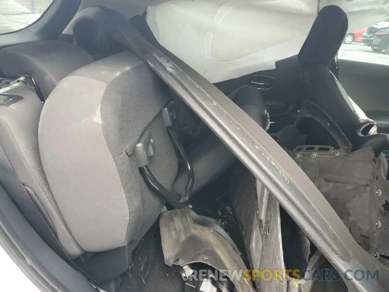 10 Photograph of a damaged car 3CZRU5H56NM738019 HONDA HR-V 2022