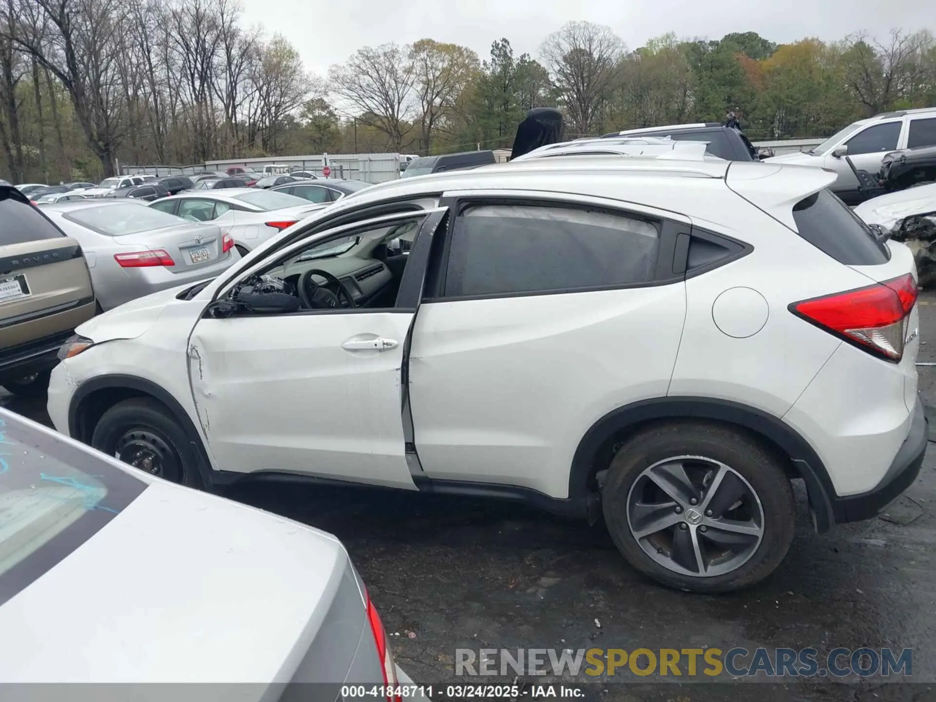 14 Photograph of a damaged car 3CZRU5H57NM733220 HONDA HR-V 2022