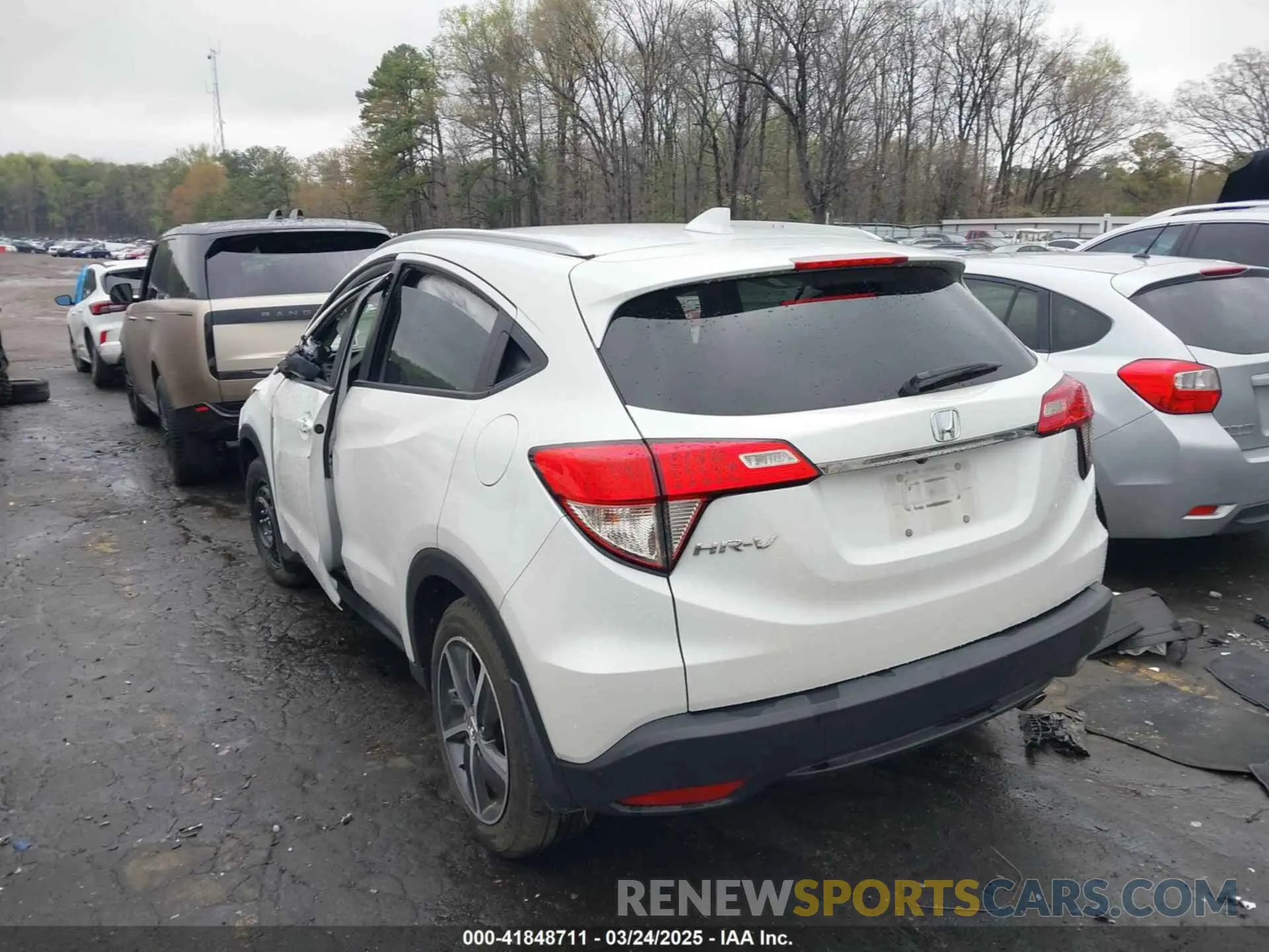 3 Photograph of a damaged car 3CZRU5H57NM733220 HONDA HR-V 2022