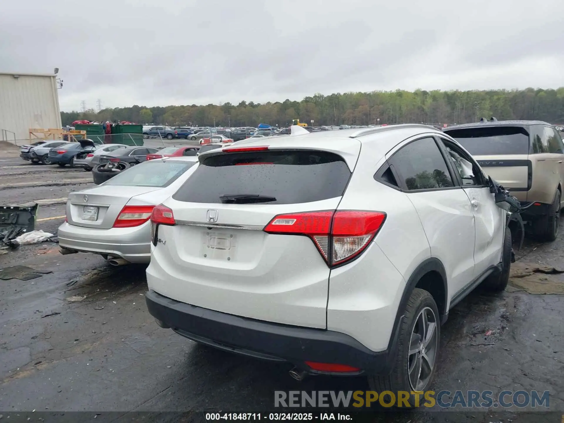 4 Photograph of a damaged car 3CZRU5H57NM733220 HONDA HR-V 2022