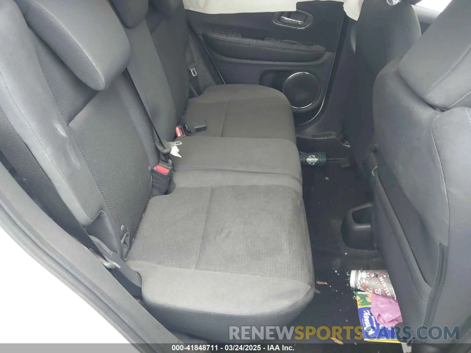 8 Photograph of a damaged car 3CZRU5H57NM733220 HONDA HR-V 2022
