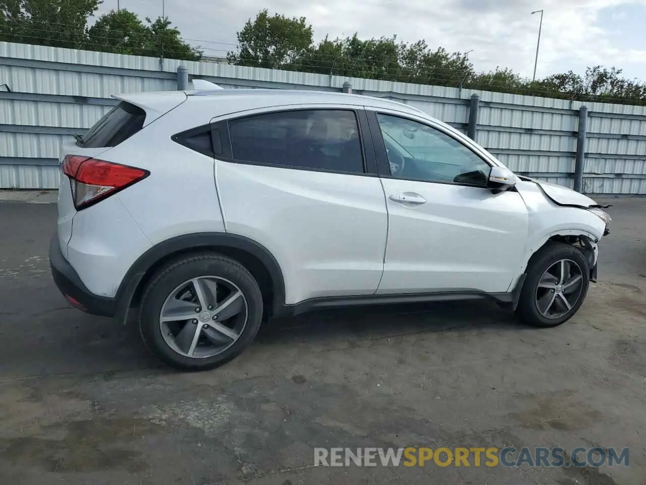 3 Photograph of a damaged car 3CZRU5H59NM739021 HONDA HR-V 2022