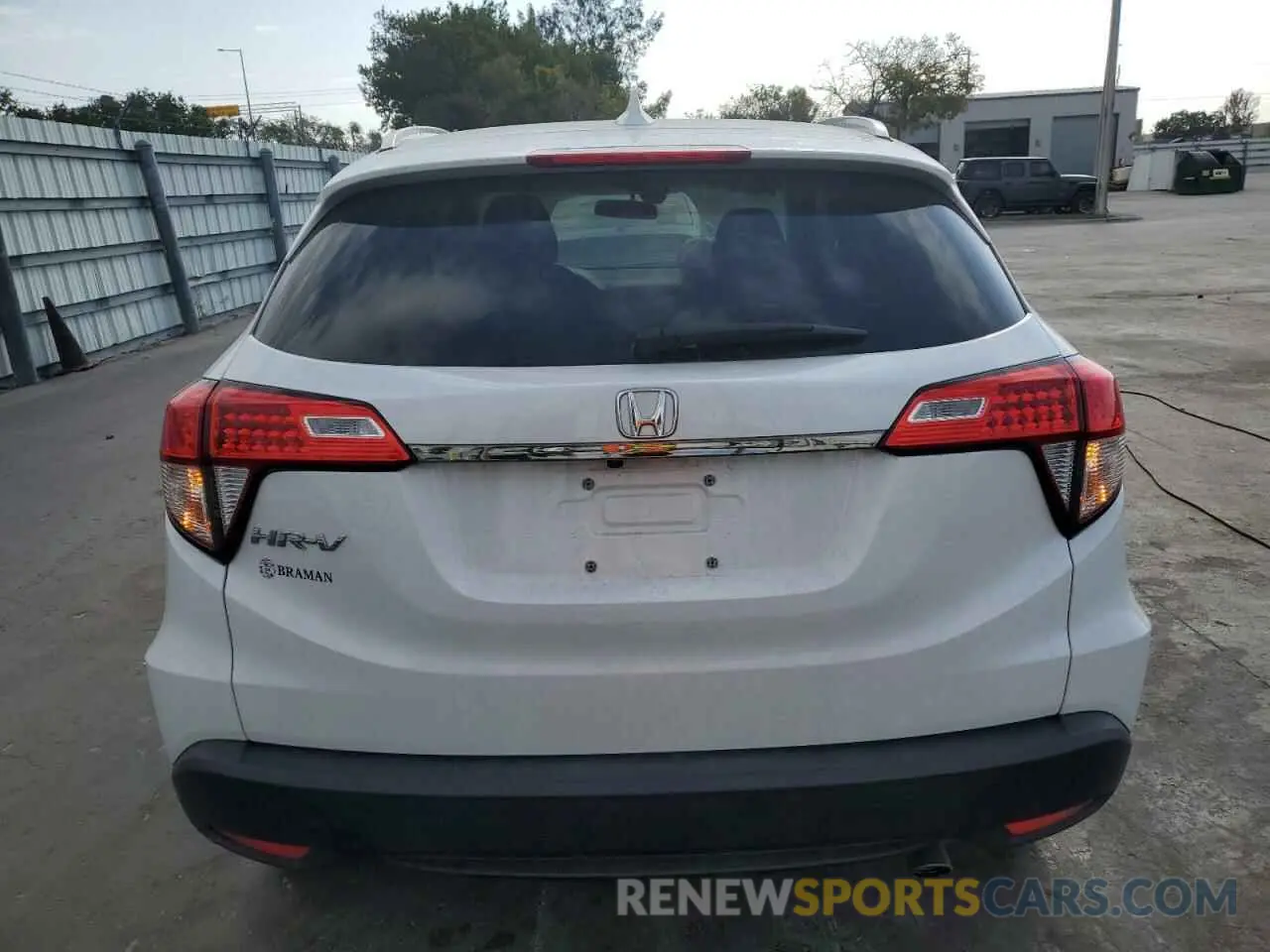 6 Photograph of a damaged car 3CZRU5H59NM739021 HONDA HR-V 2022