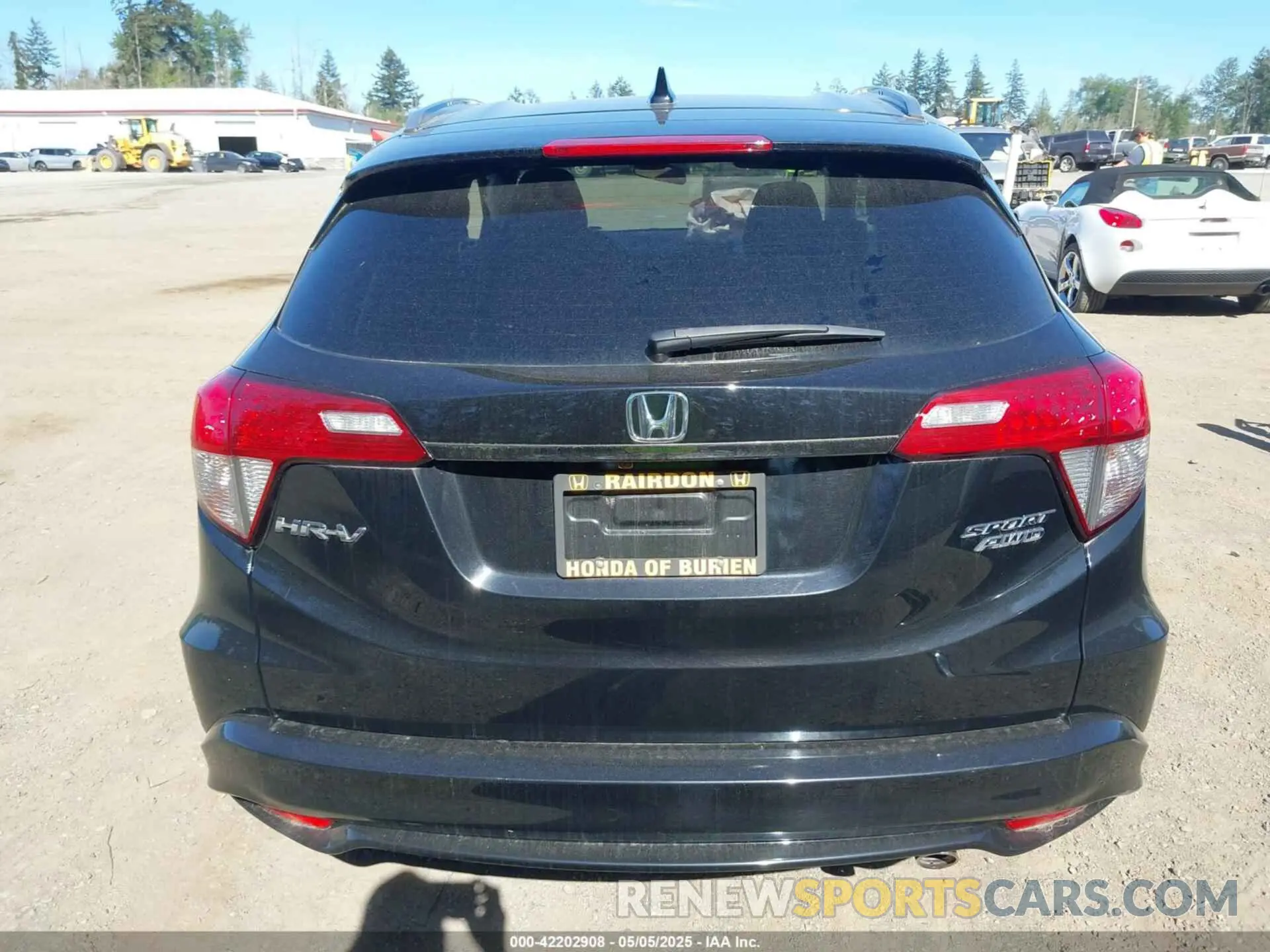 17 Photograph of a damaged car 3CZRU6H11NM731885 HONDA HR-V 2022