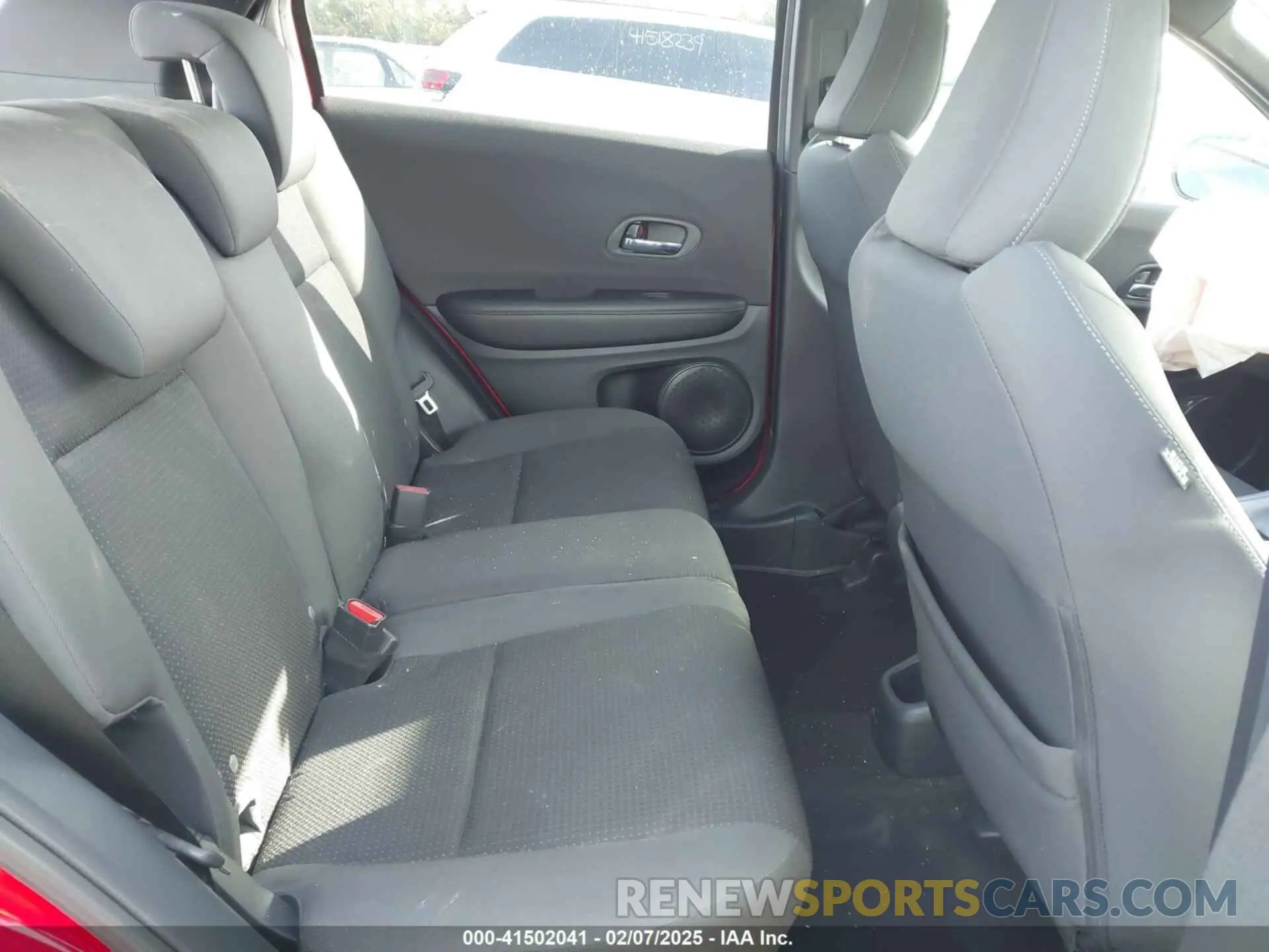 8 Photograph of a damaged car 3CZRU6H13NM721634 HONDA HR-V 2022