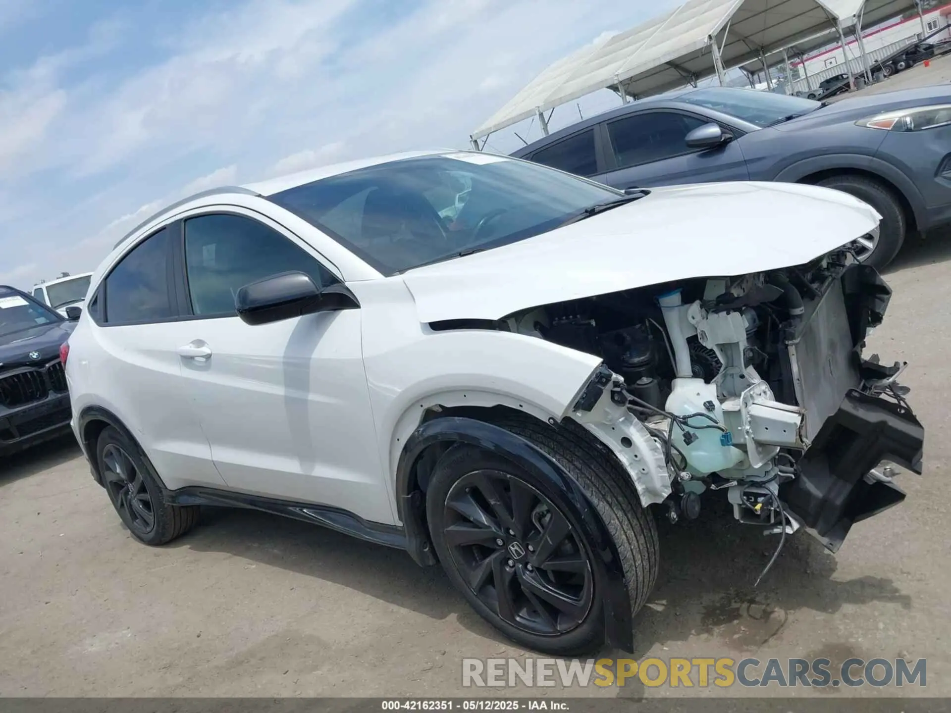 14 Photograph of a damaged car 3CZRU6H15NM776098 HONDA HR-V 2022
