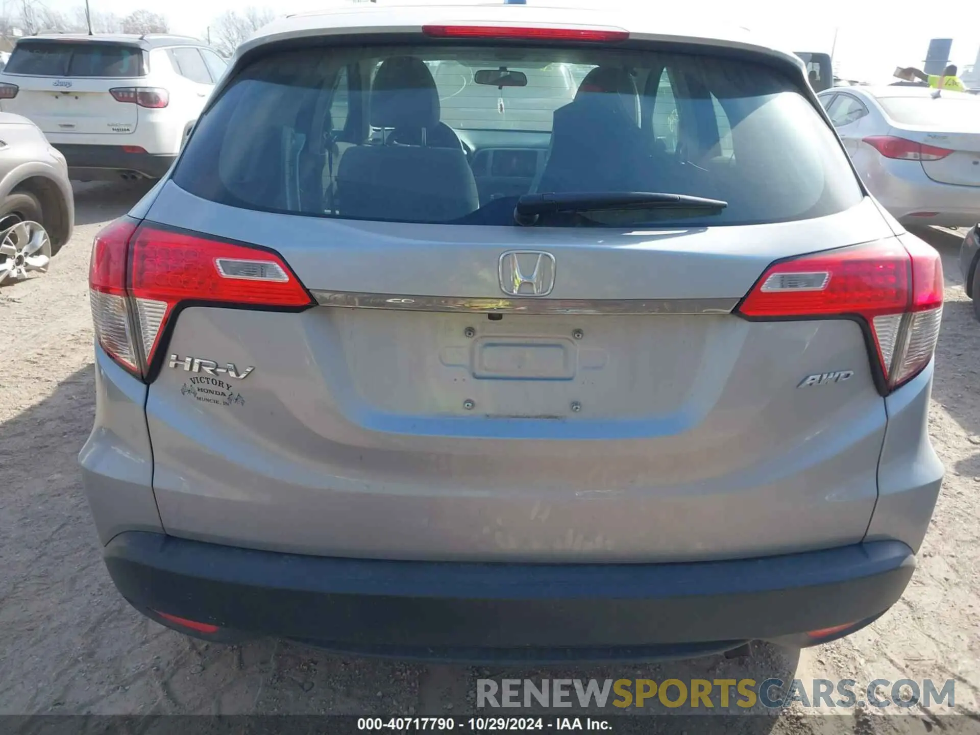 17 Photograph of a damaged car 3CZRU6H30NM739333 HONDA HR-V 2022