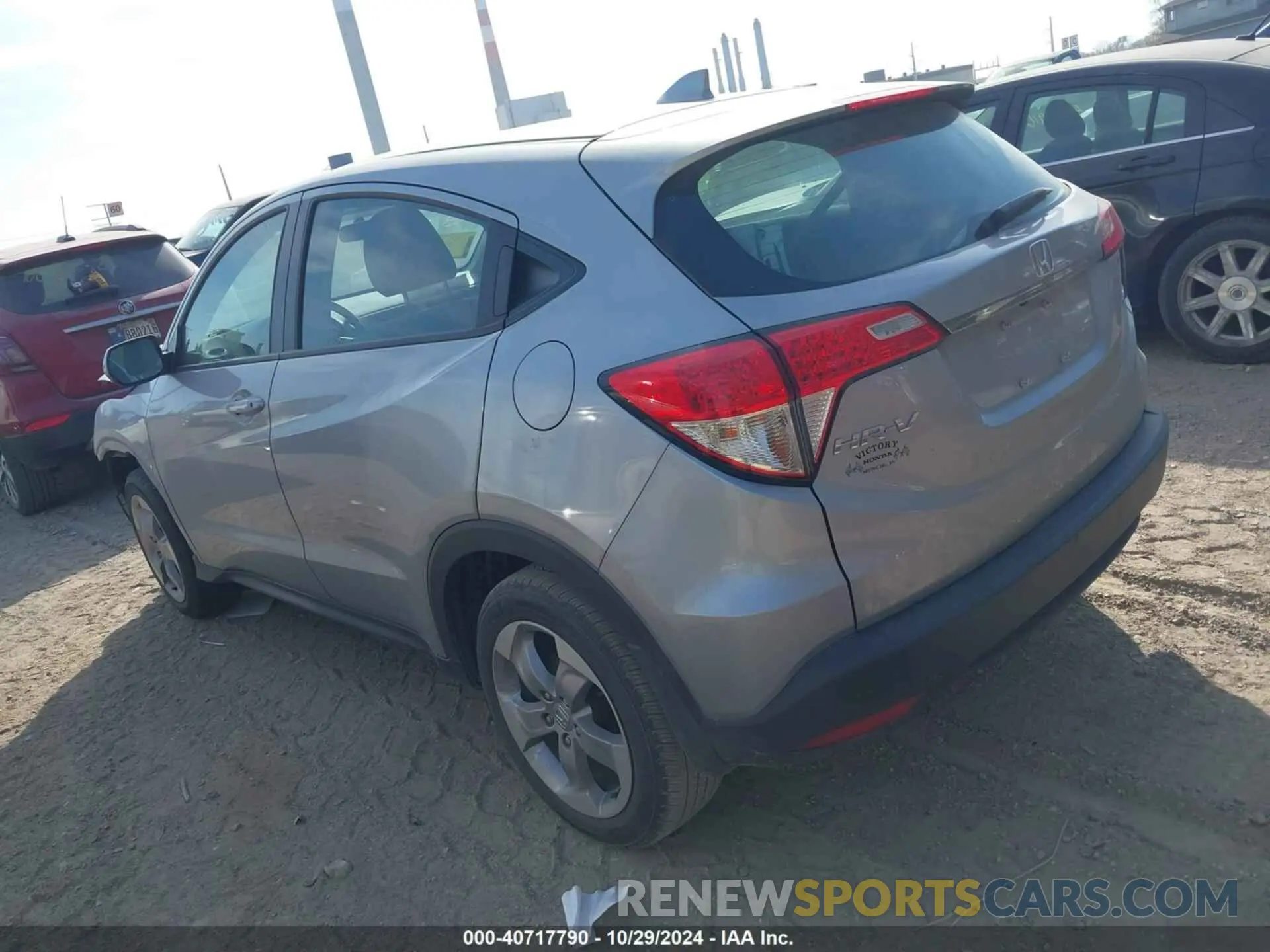 3 Photograph of a damaged car 3CZRU6H30NM739333 HONDA HR-V 2022