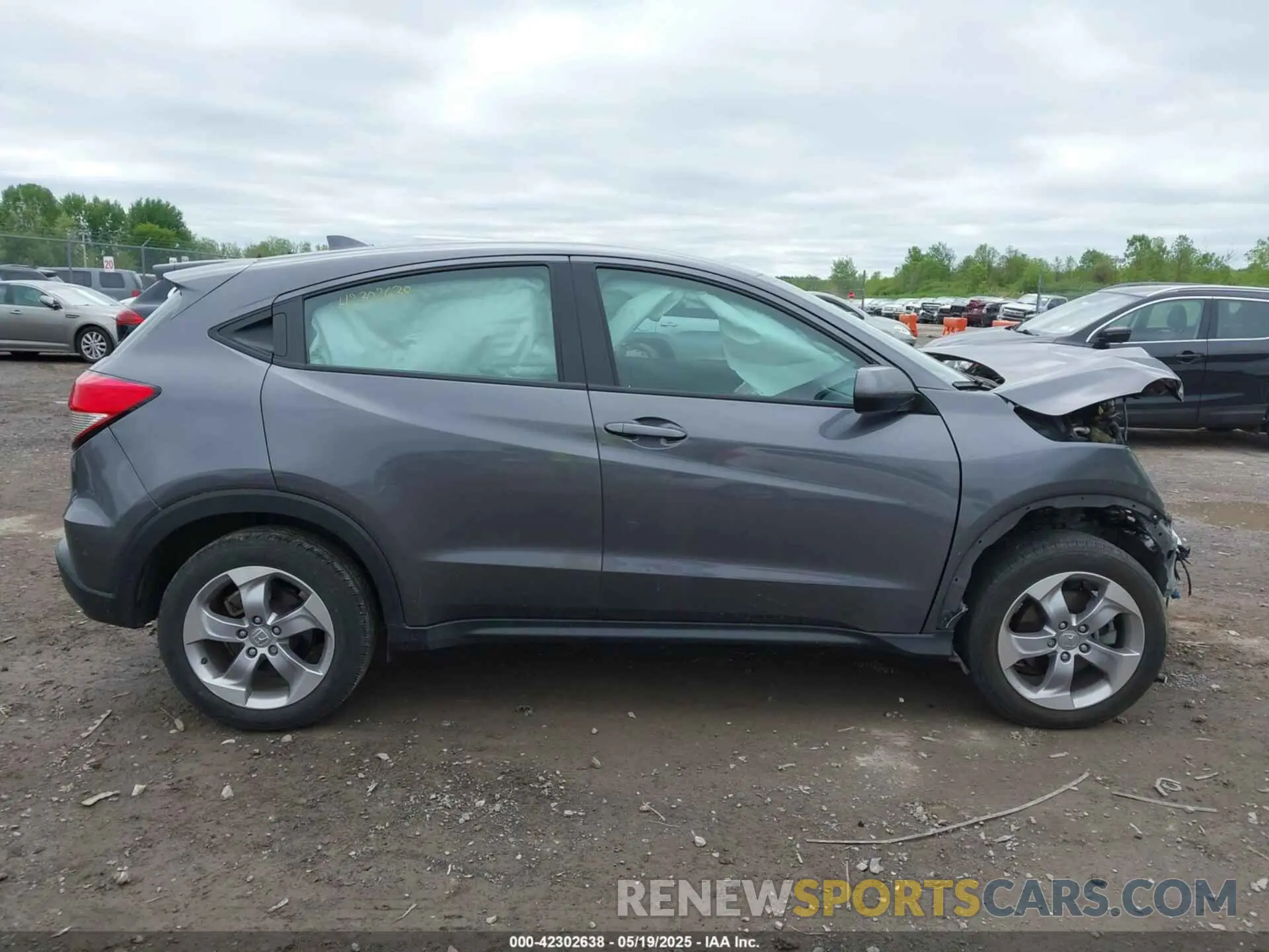 13 Photograph of a damaged car 3CZRU6H32NM733338 HONDA HR-V 2022