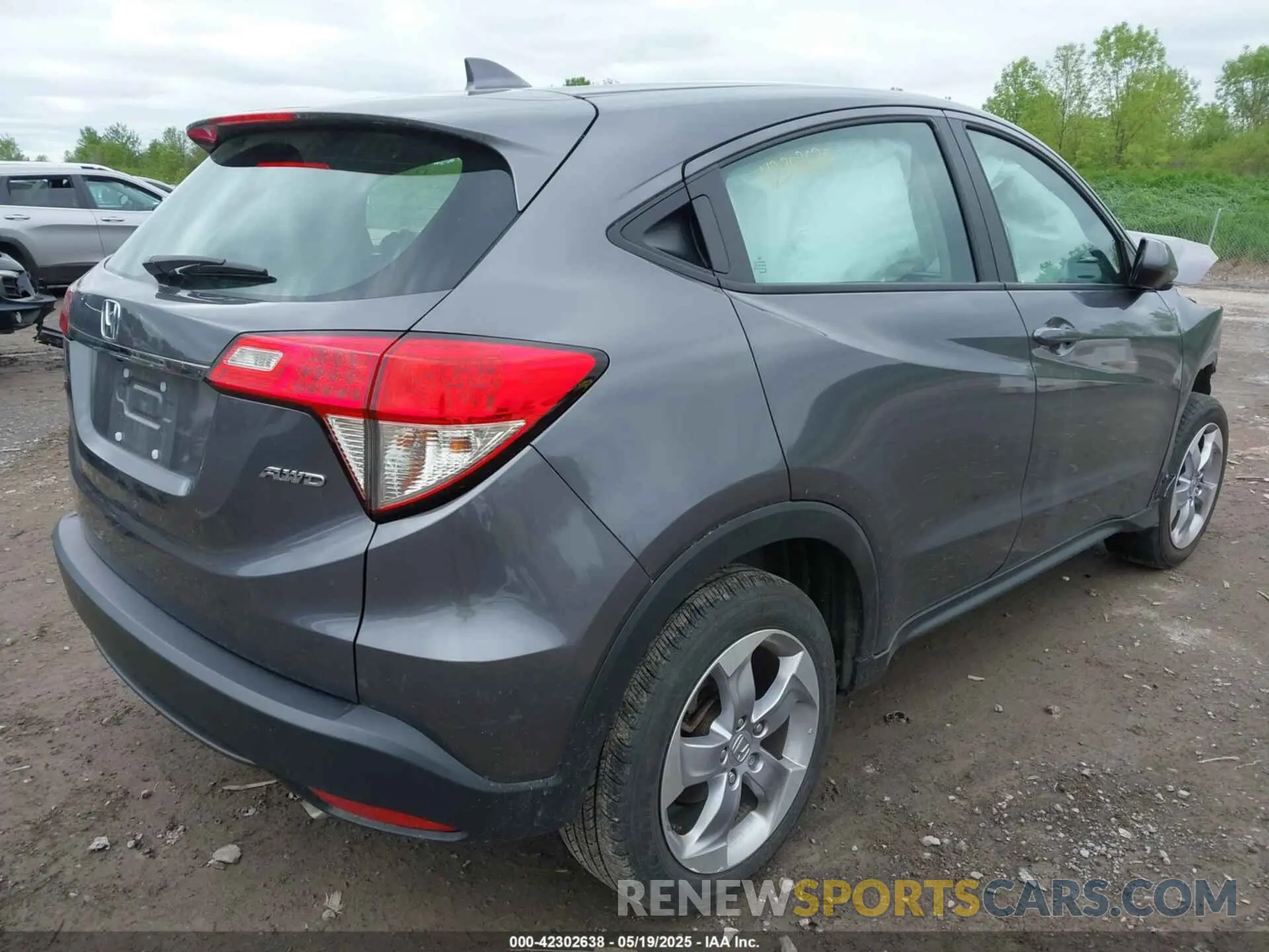 4 Photograph of a damaged car 3CZRU6H32NM733338 HONDA HR-V 2022