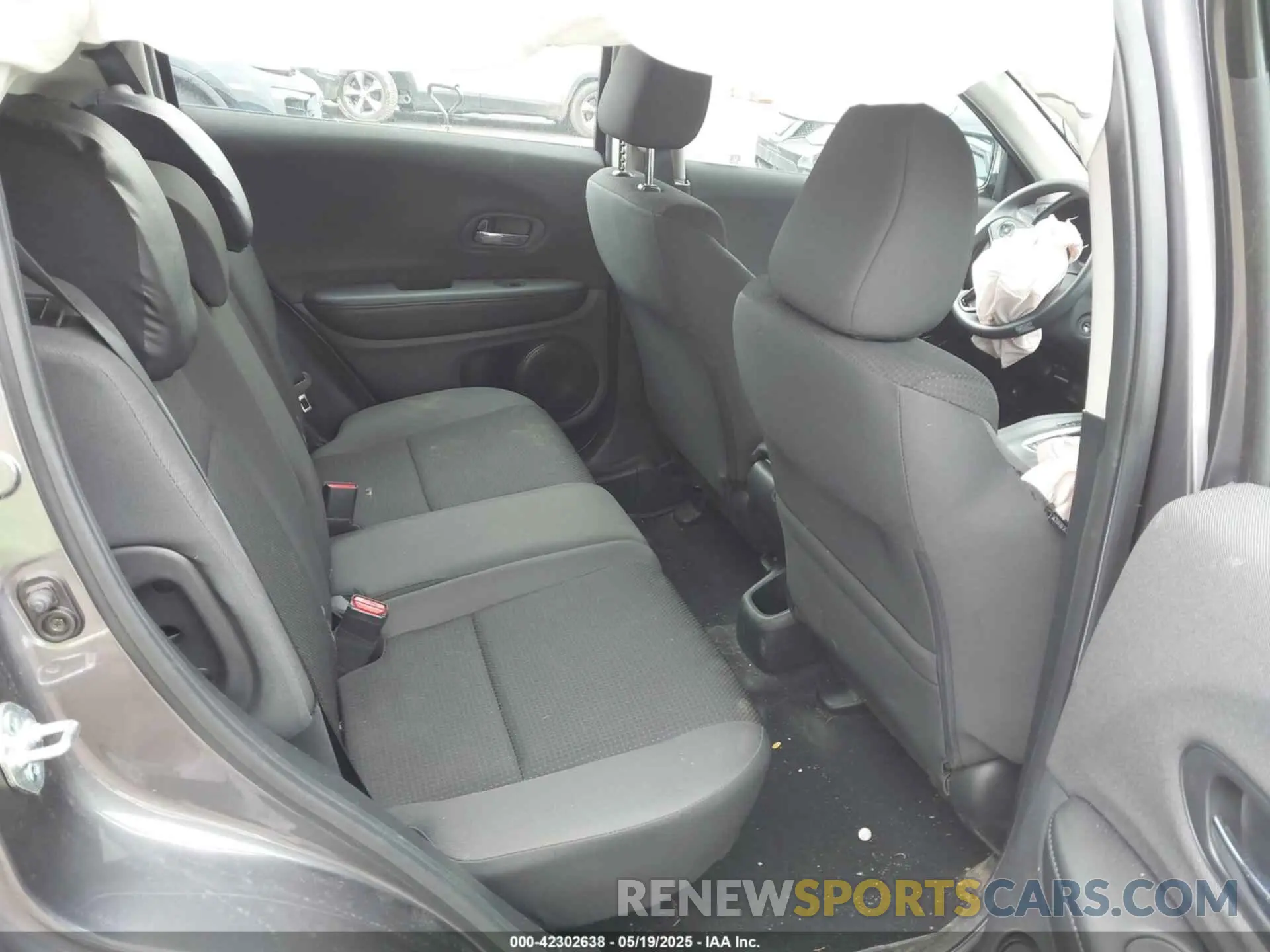 8 Photograph of a damaged car 3CZRU6H32NM733338 HONDA HR-V 2022