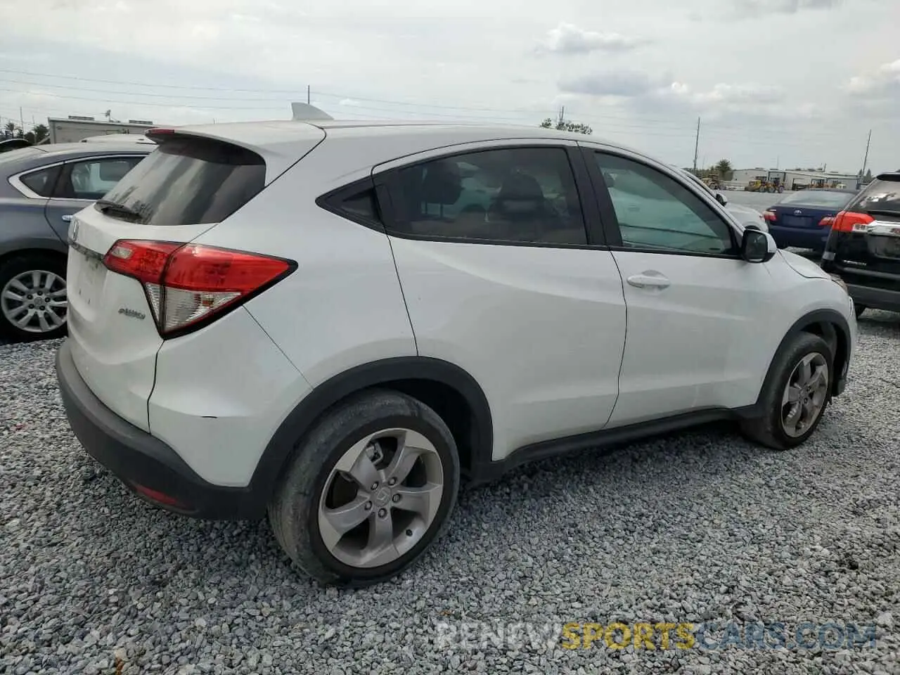 3 Photograph of a damaged car 3CZRU6H33NM718802 HONDA HR-V 2022